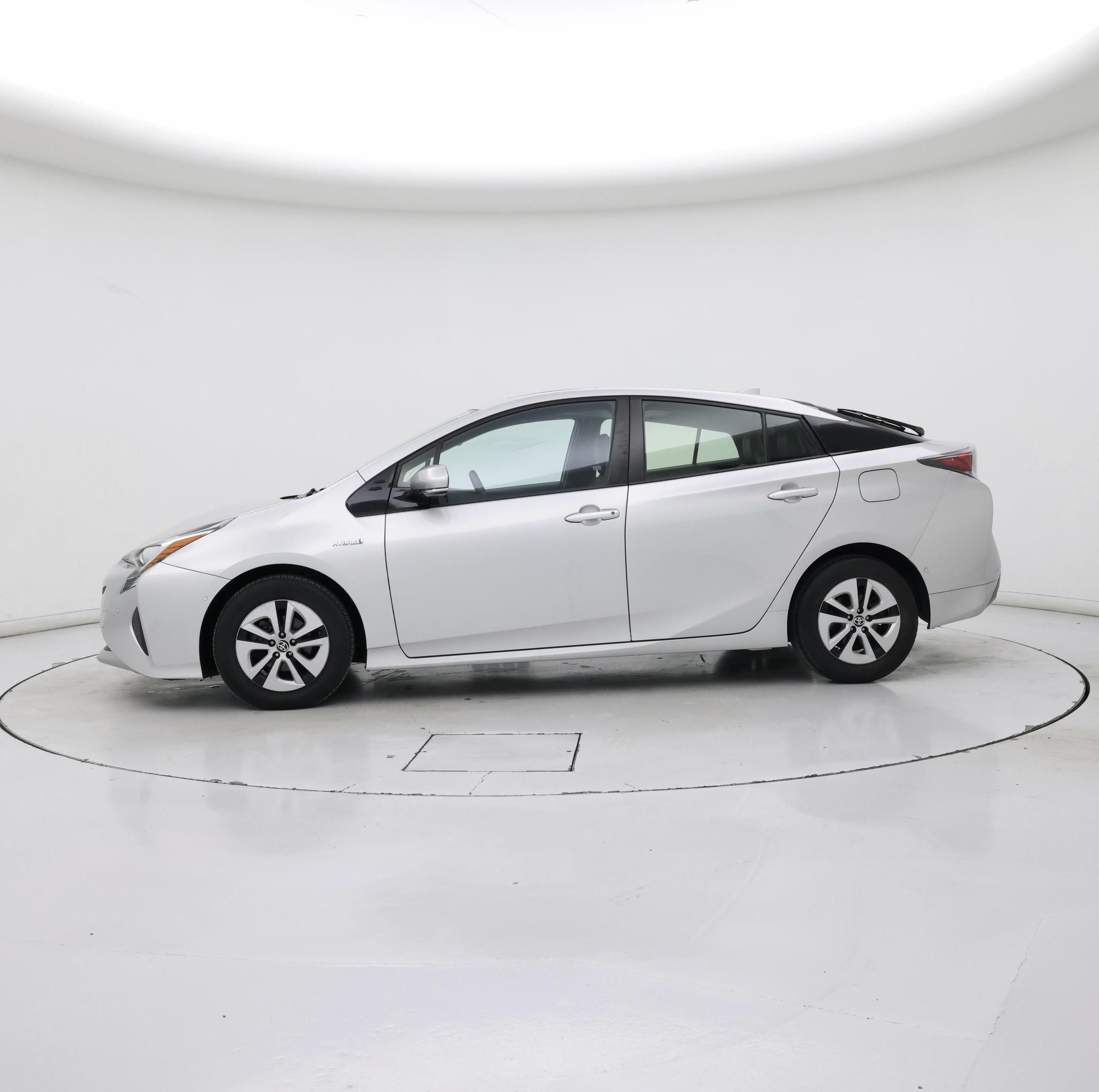 Thumbnail: 2017 Toyota Prius - 3