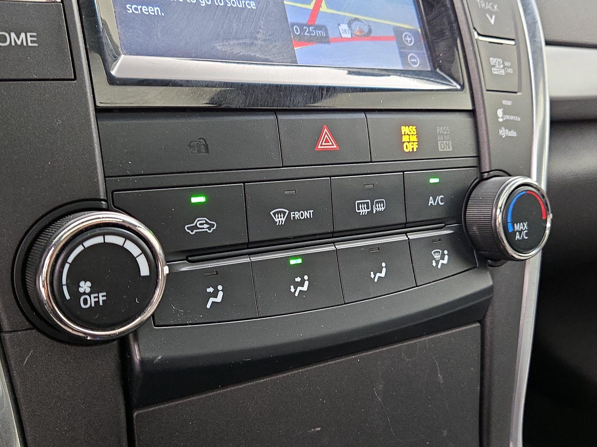 Thumbnail: 2015 Toyota Camry - 17