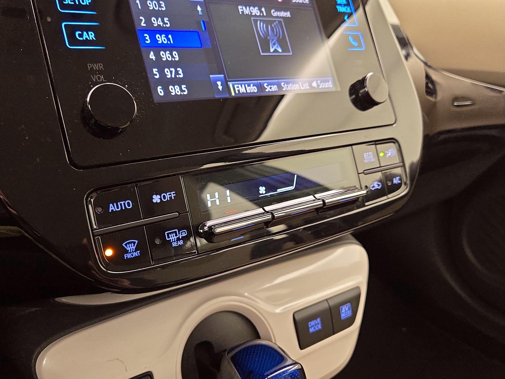 Thumbnail: 2017 Toyota Prius - 16