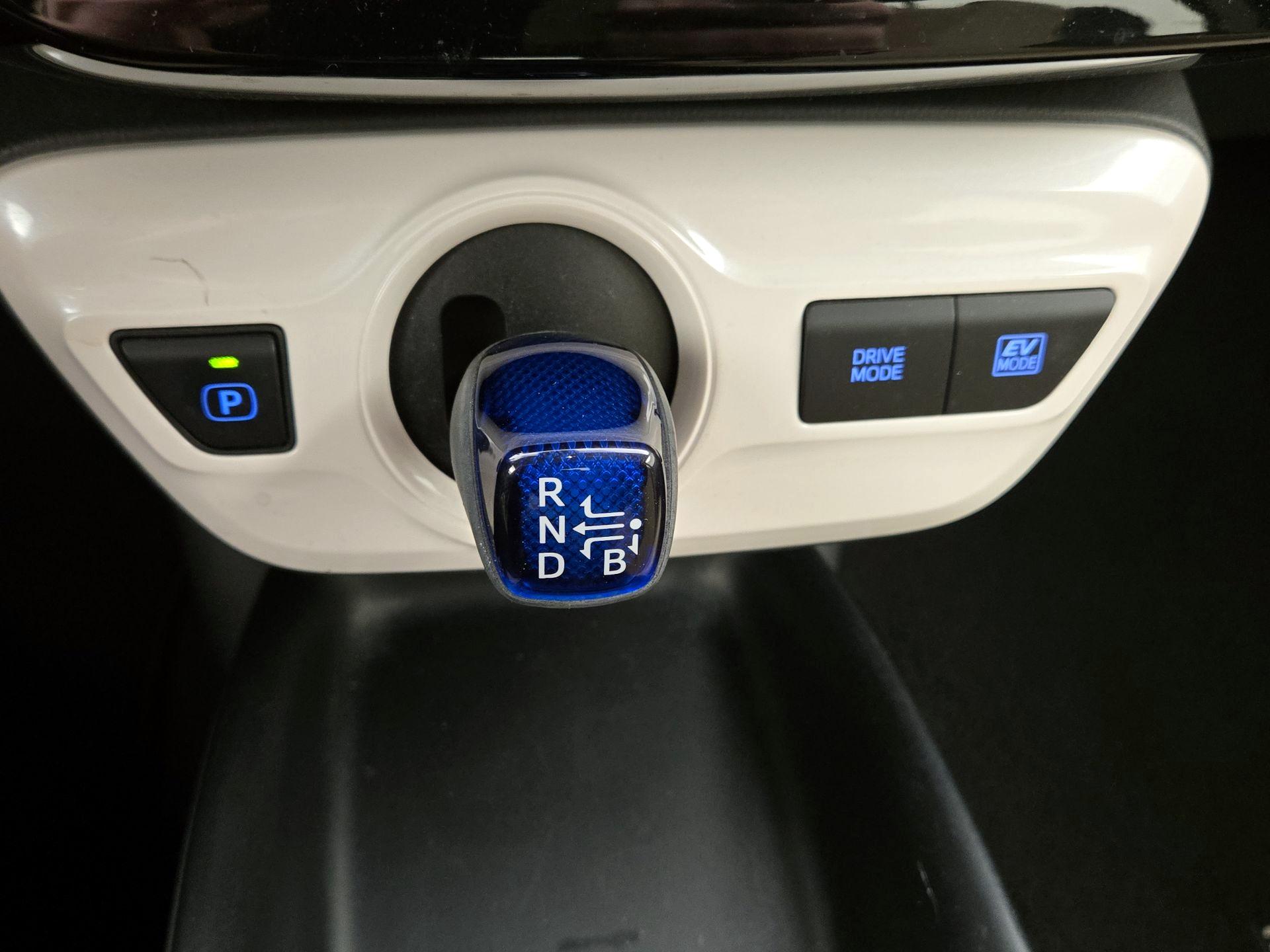 Thumbnail: 2017 Toyota Prius - 17