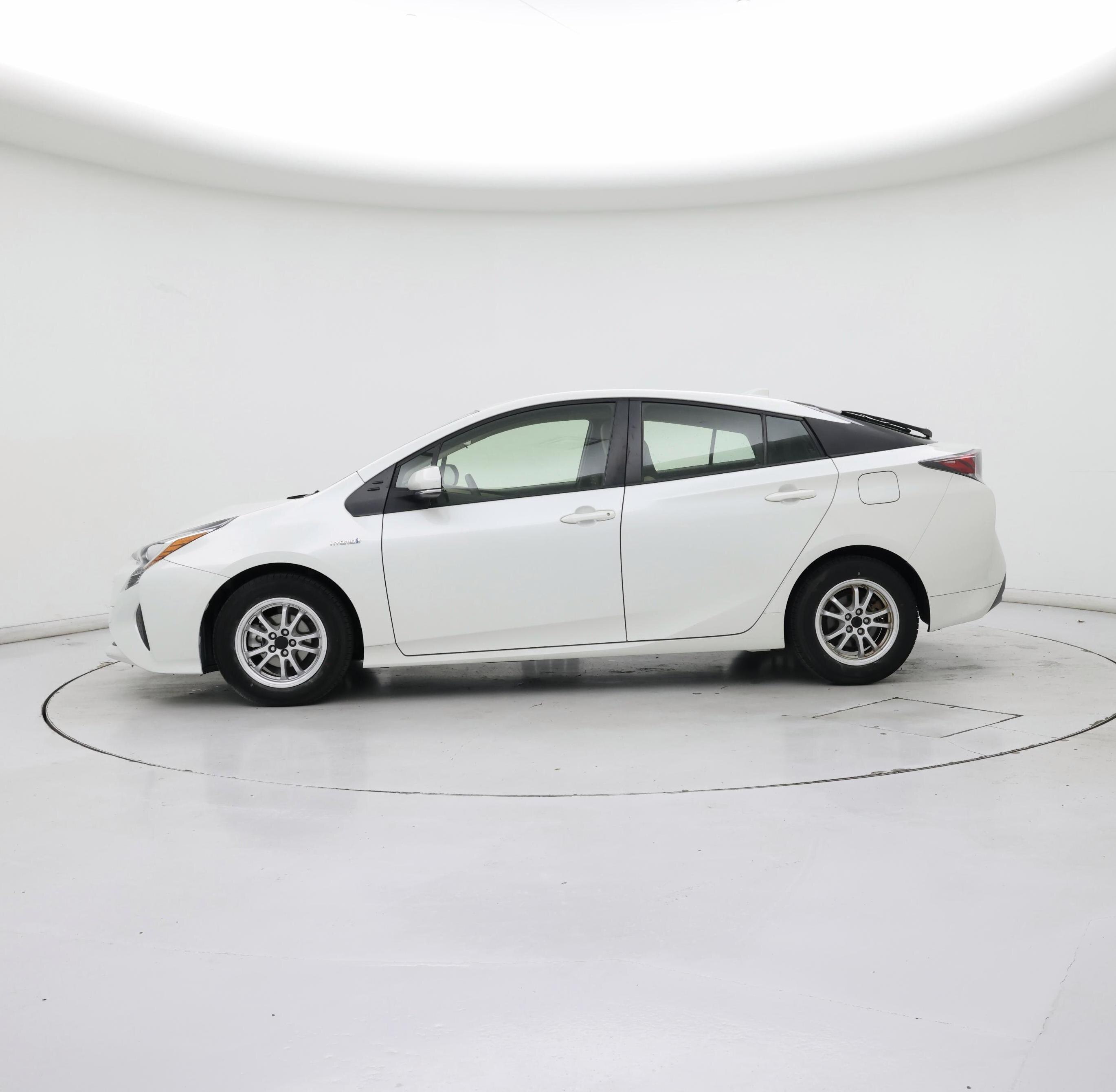 Thumbnail: 2017 Toyota Prius - 3