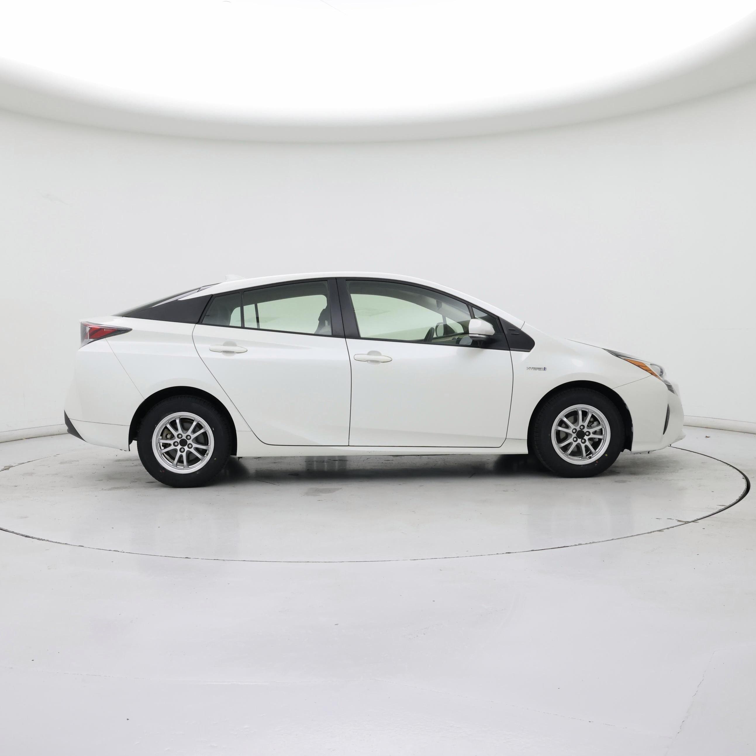 Thumbnail: 2017 Toyota Prius - 7