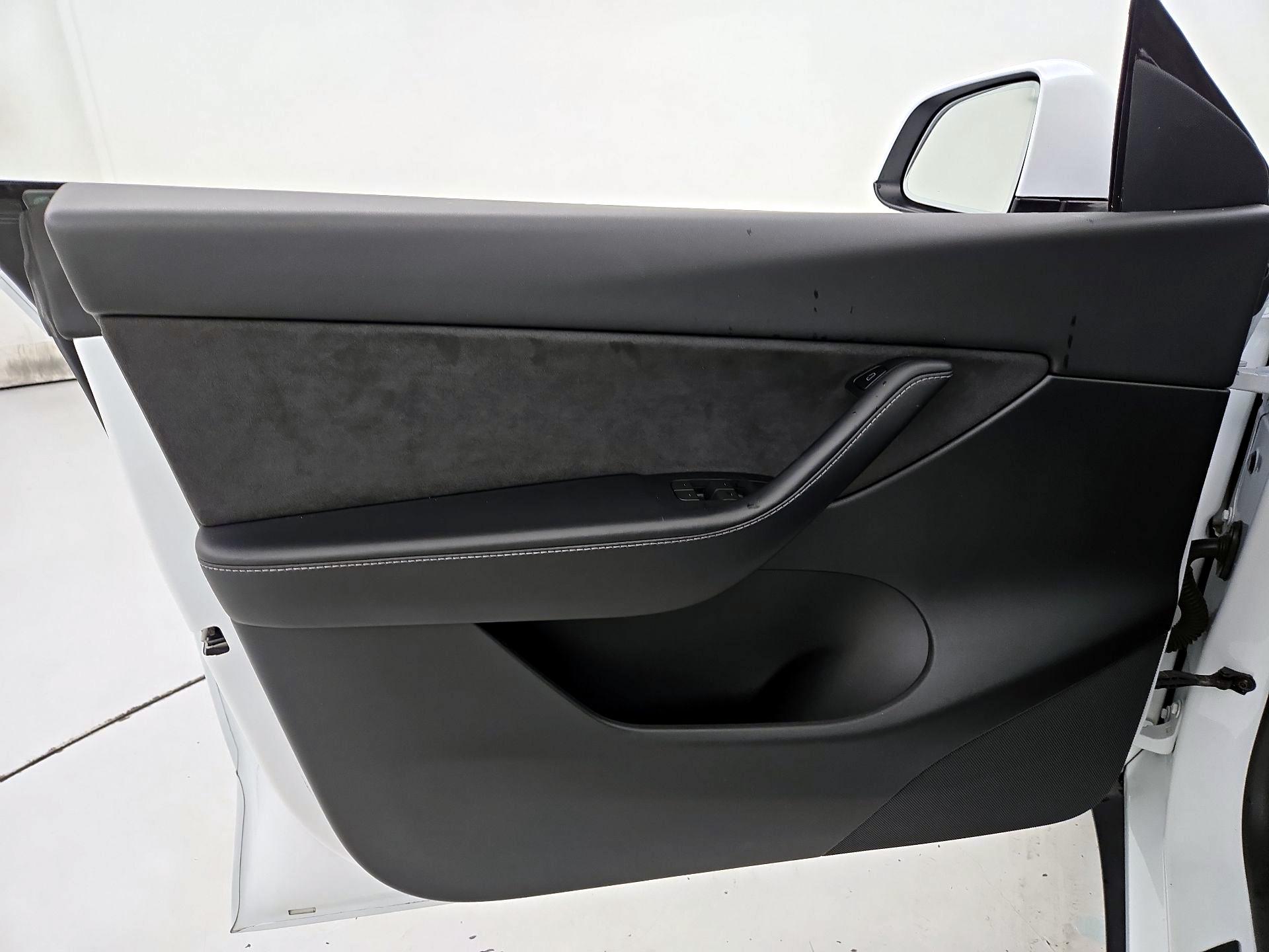 Thumbnail: 2022 Tesla Model Y - 12