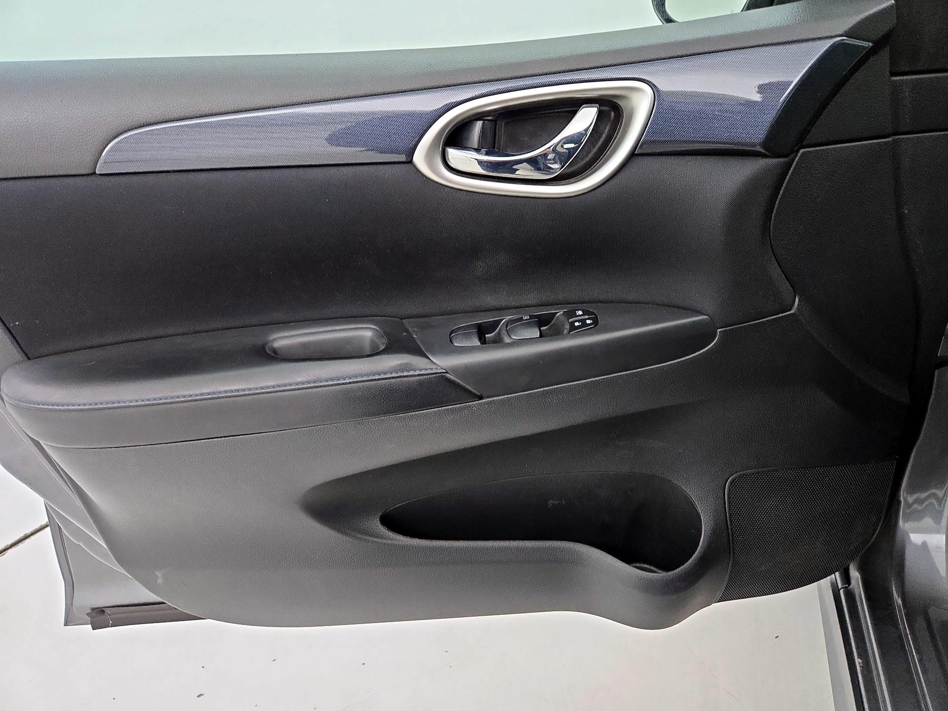 Thumbnail: 2017 Nissan Sentra - 12