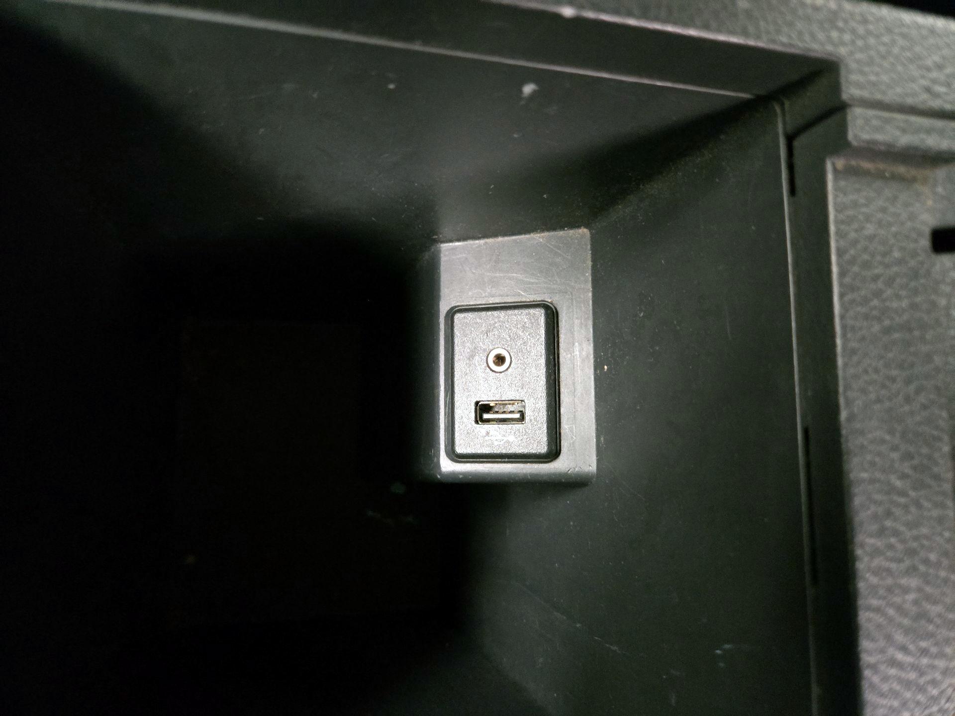 Thumbnail: 2017 Nissan Sentra - 18