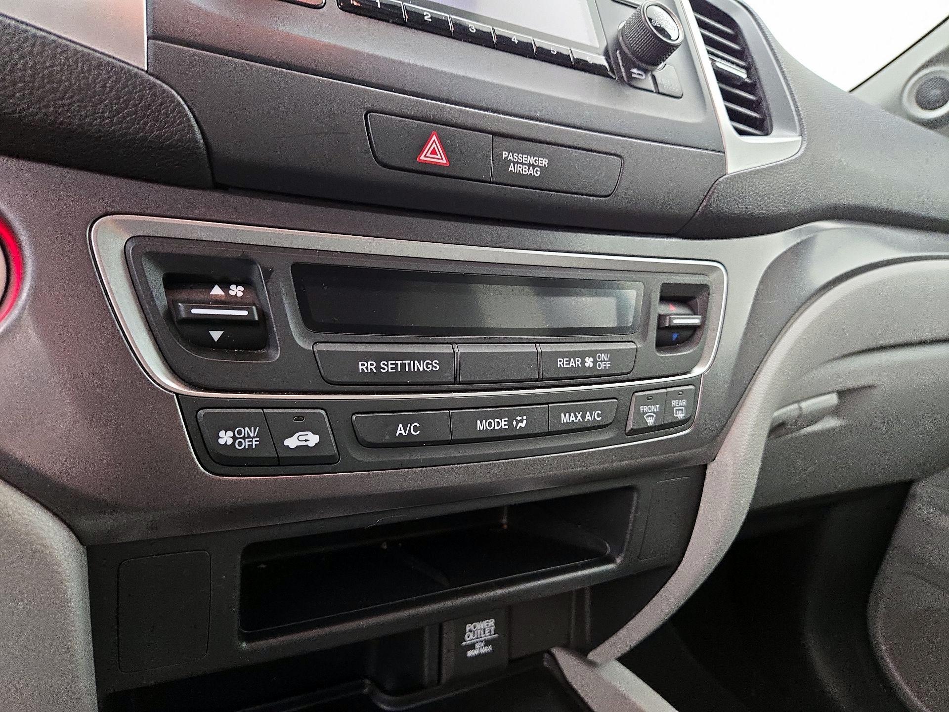 Thumbnail: 2018 Honda Pilot - 16