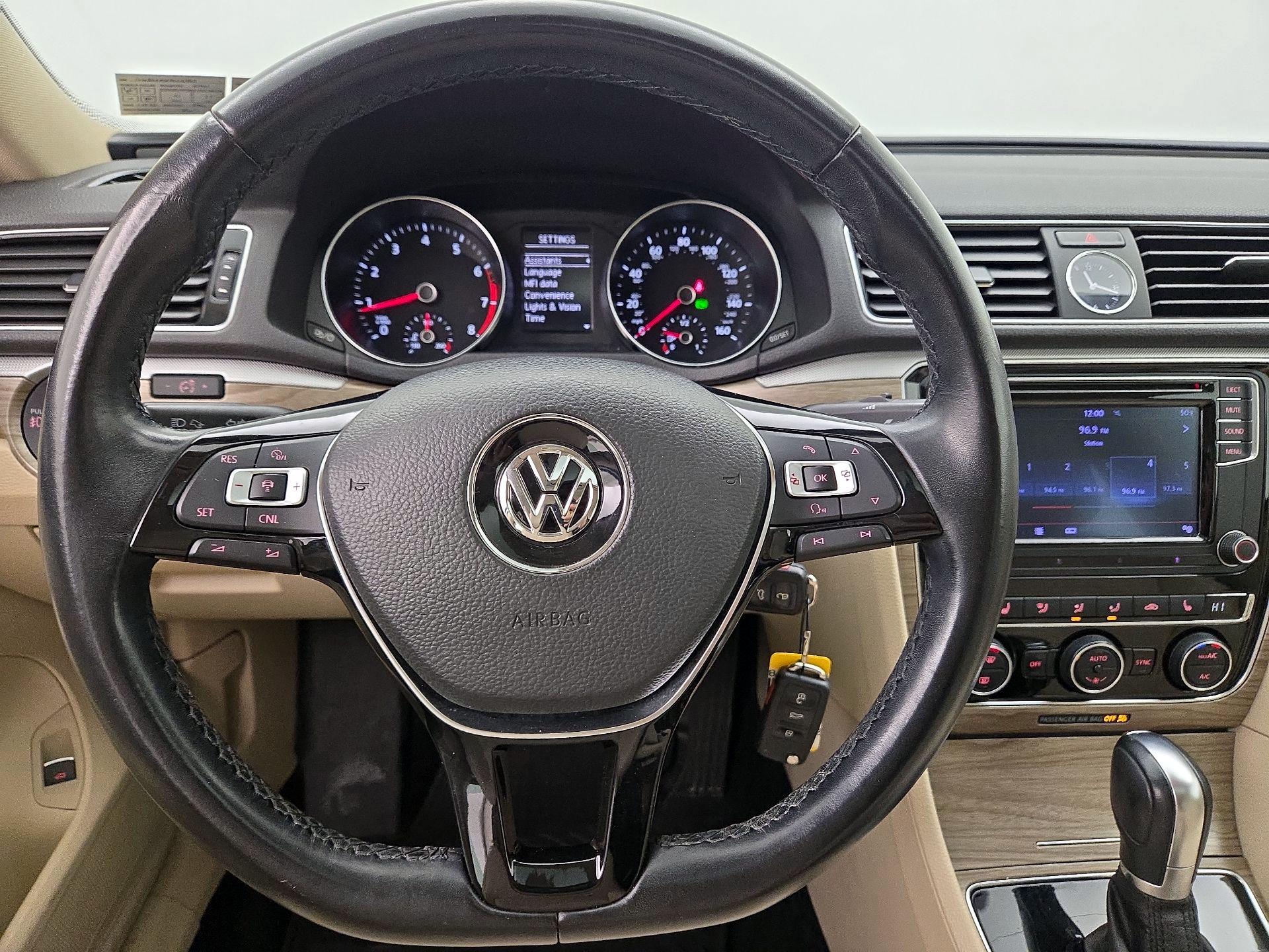 Thumbnail: 2016 Volkswagen Passat - 10