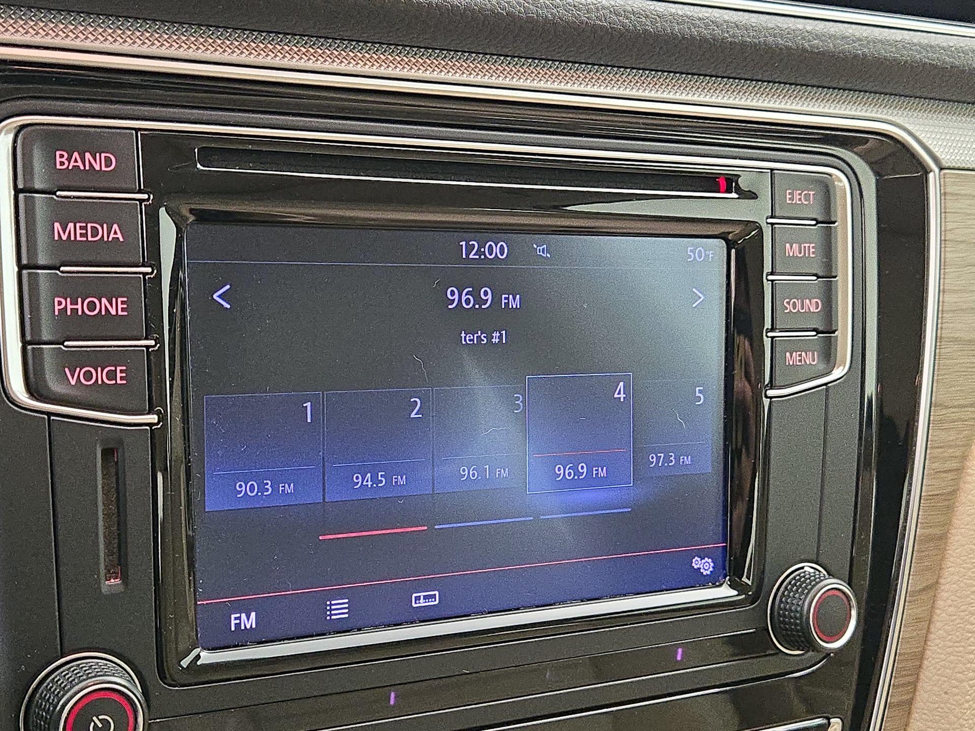 Thumbnail: 2016 Volkswagen Passat - 14