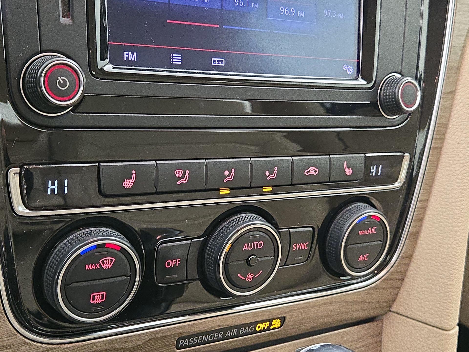 Thumbnail: 2016 Volkswagen Passat - 15