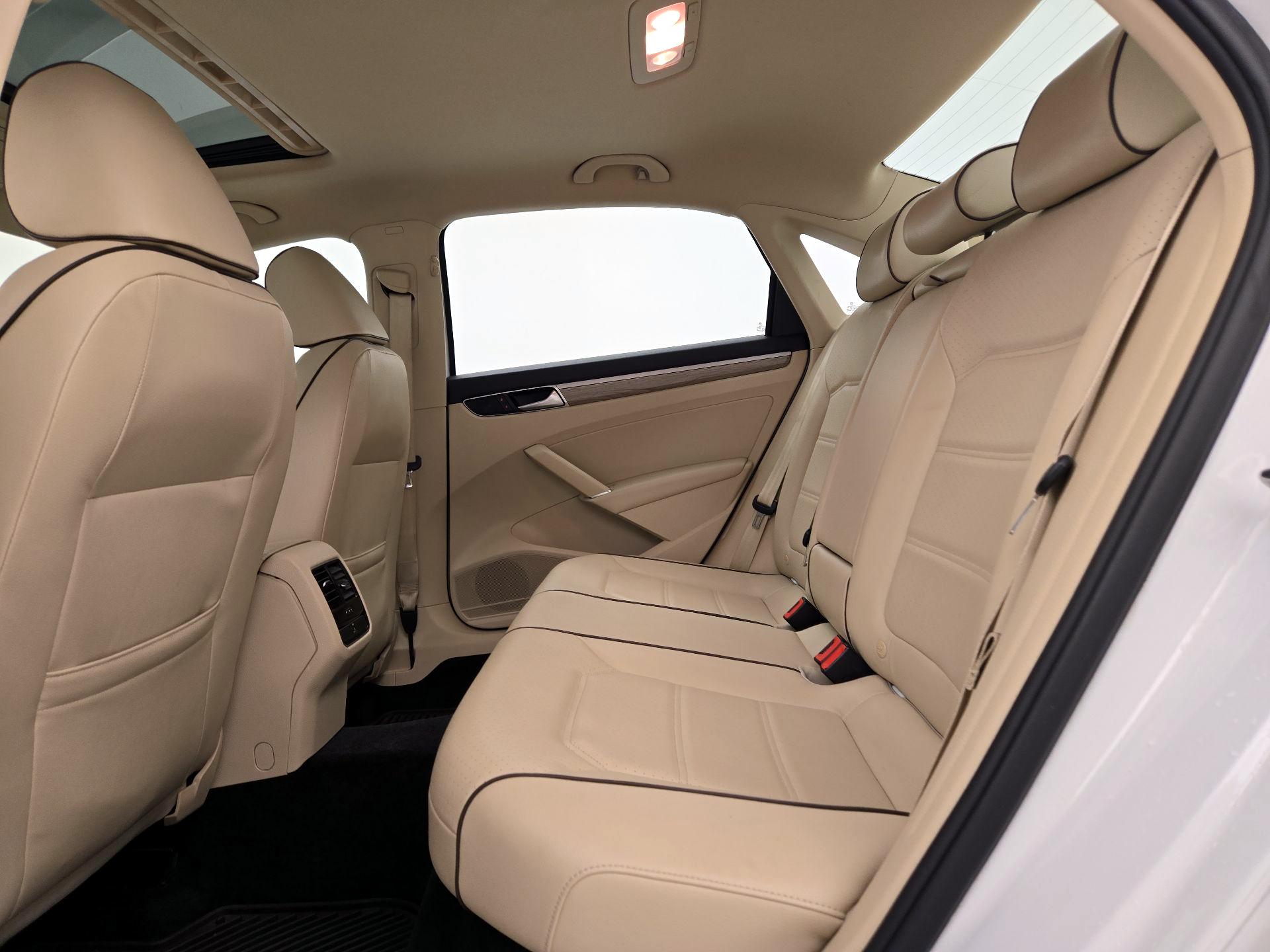 Thumbnail: 2016 Volkswagen Passat - 19