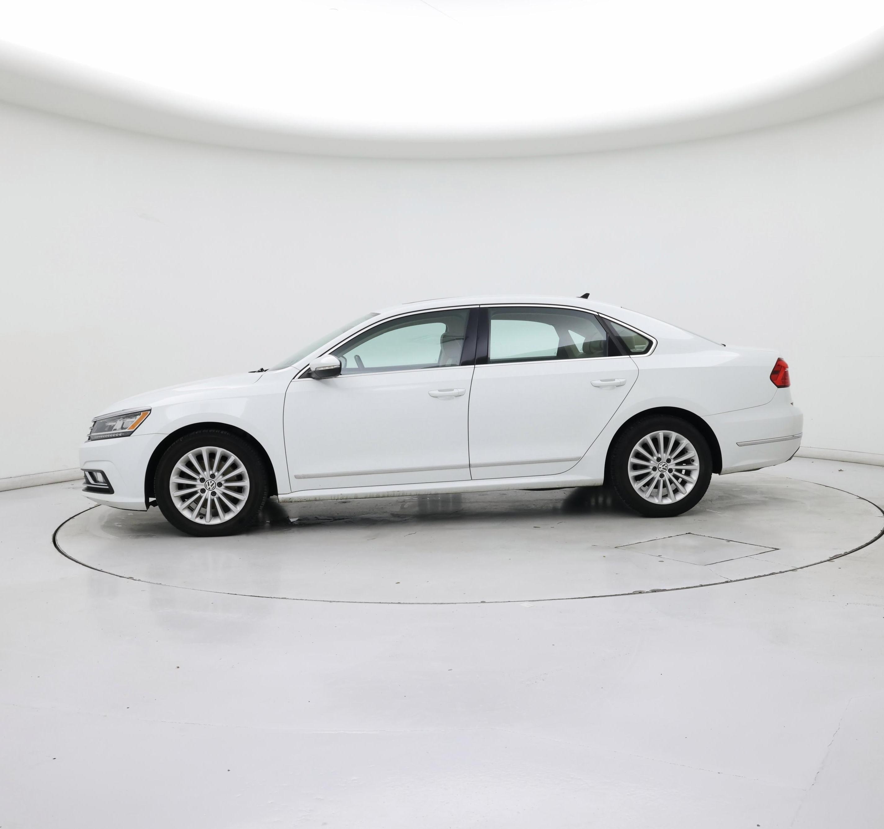 Thumbnail: 2016 Volkswagen Passat - 3