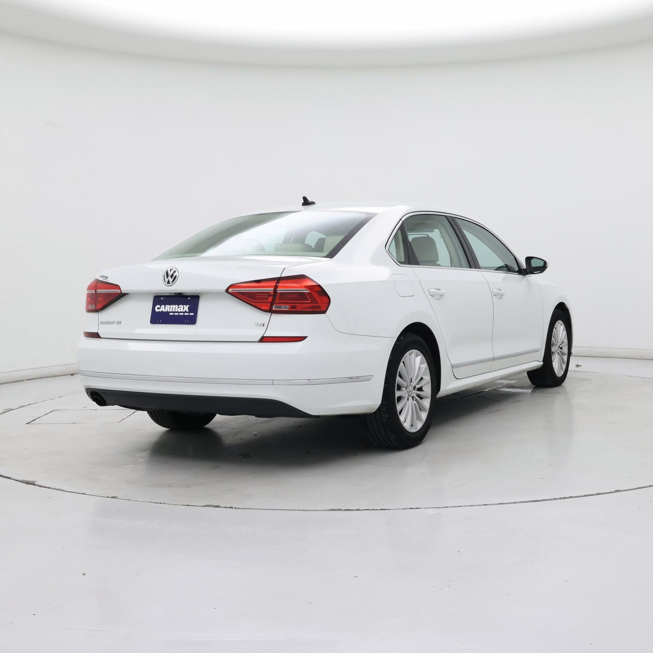 Thumbnail: 2016 Volkswagen Passat - 8