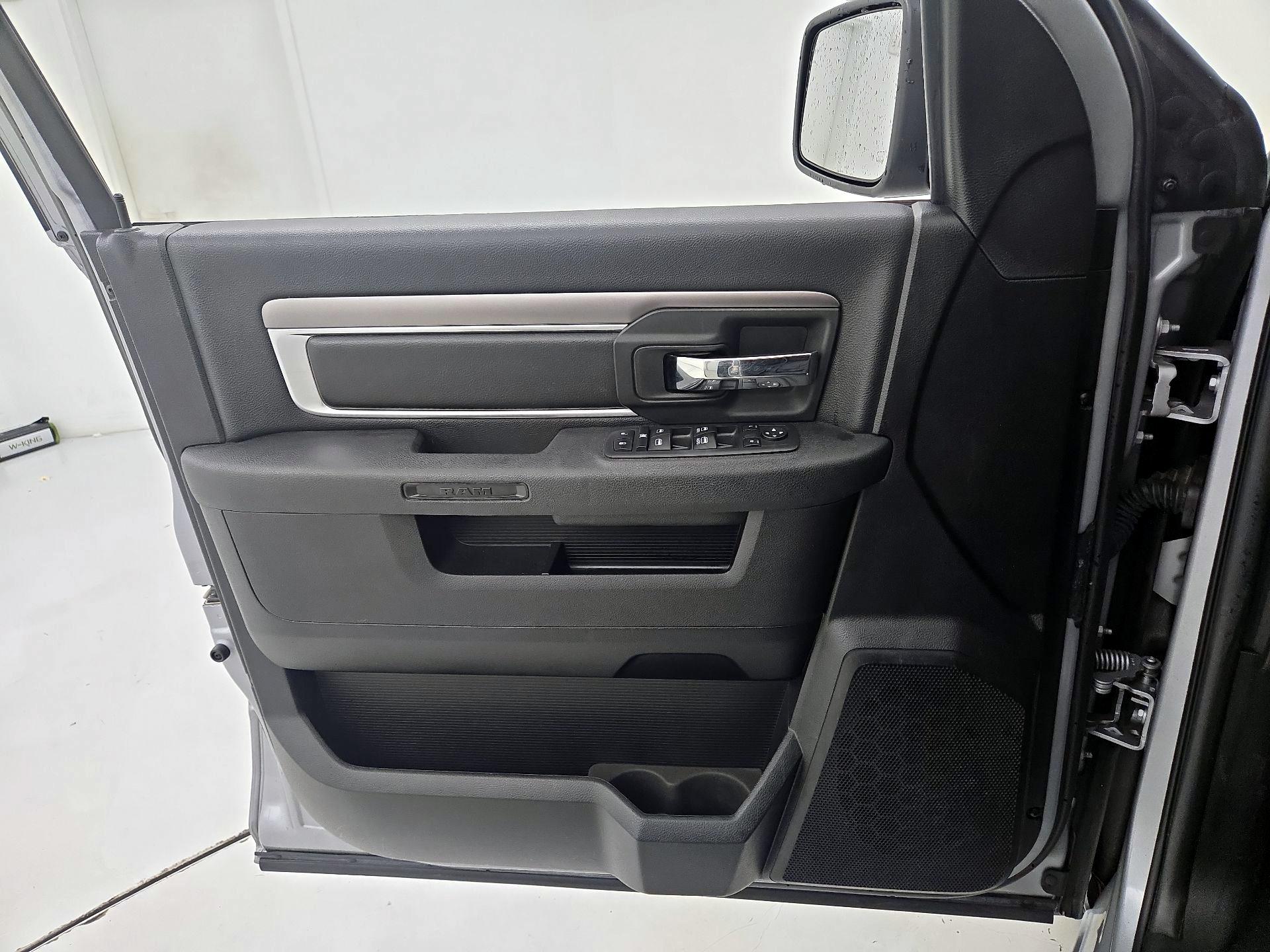 Thumbnail: 2021 RAM 1500 Classic - 12