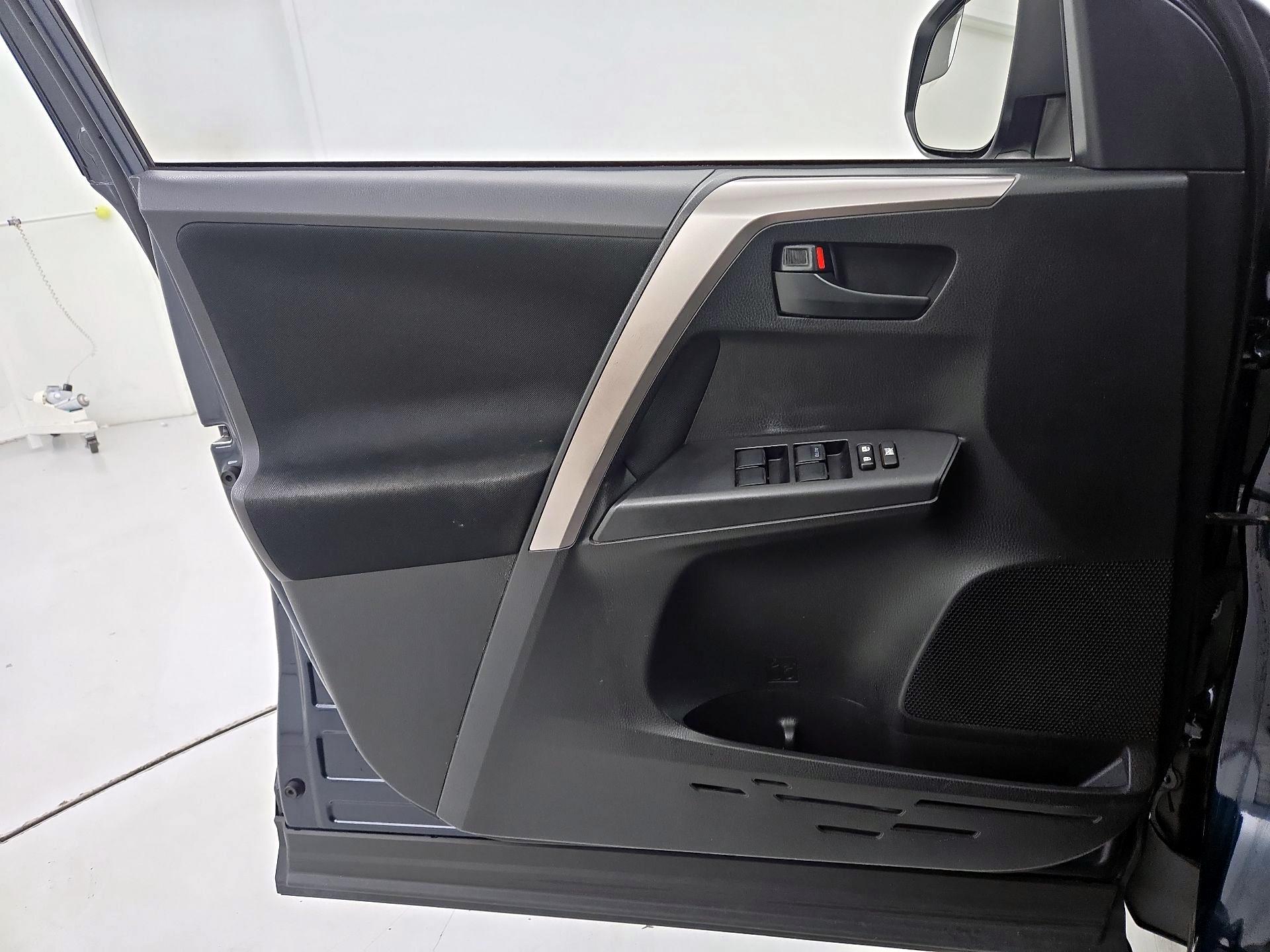 Thumbnail: 2017 Toyota RAV4 - 12