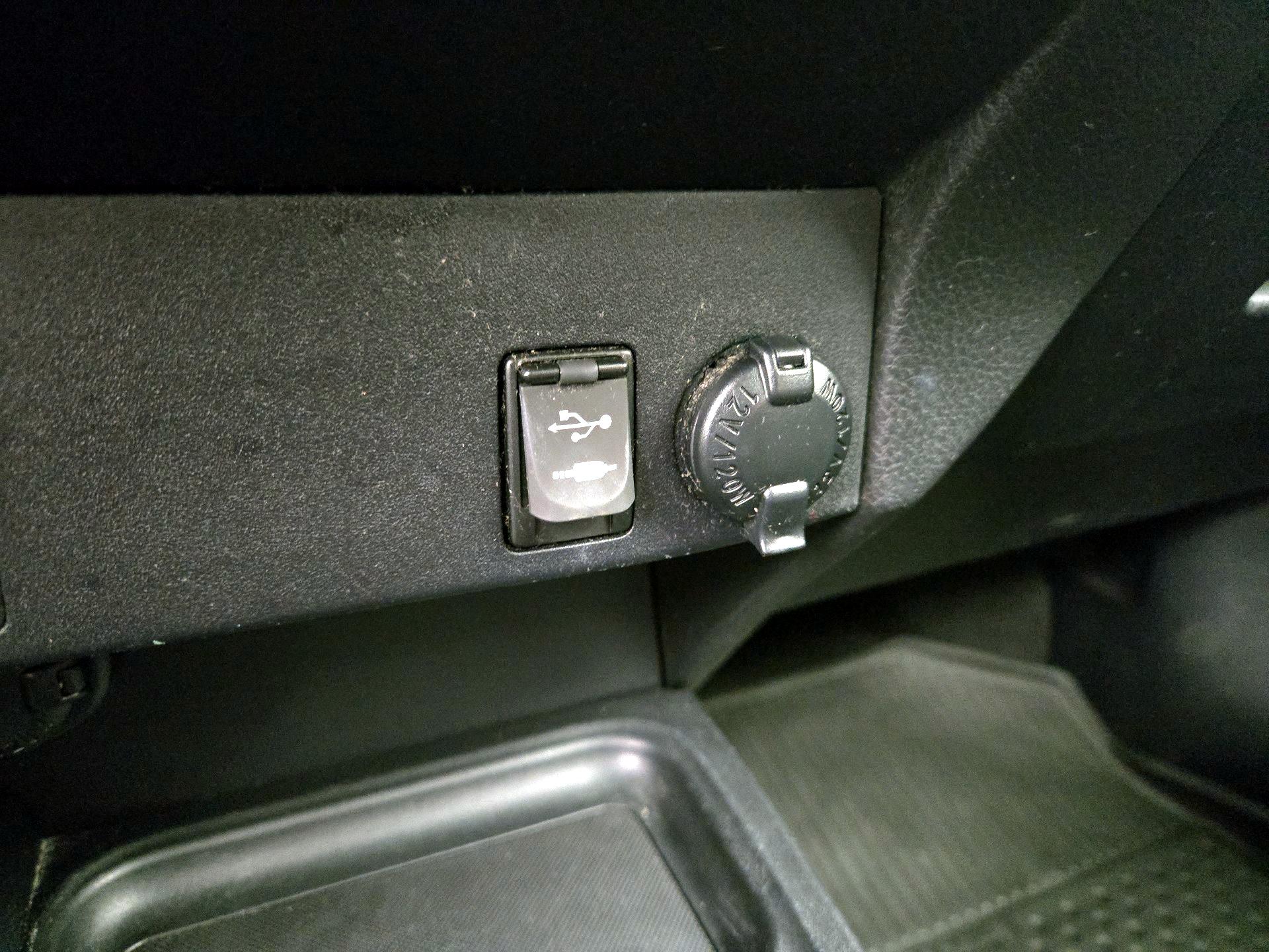 Thumbnail: 2017 Toyota RAV4 - 18