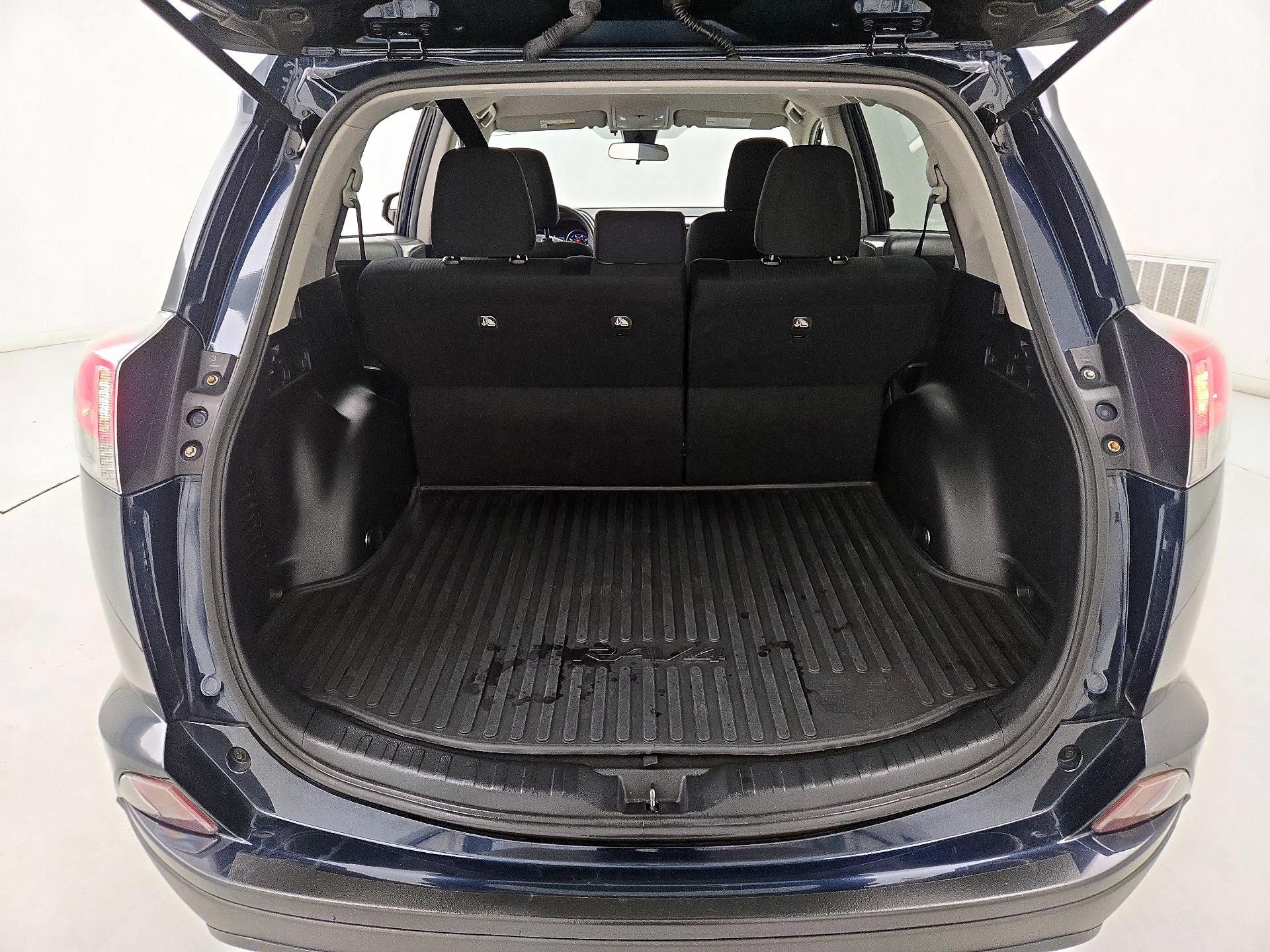 Thumbnail: 2017 Toyota RAV4 - 20