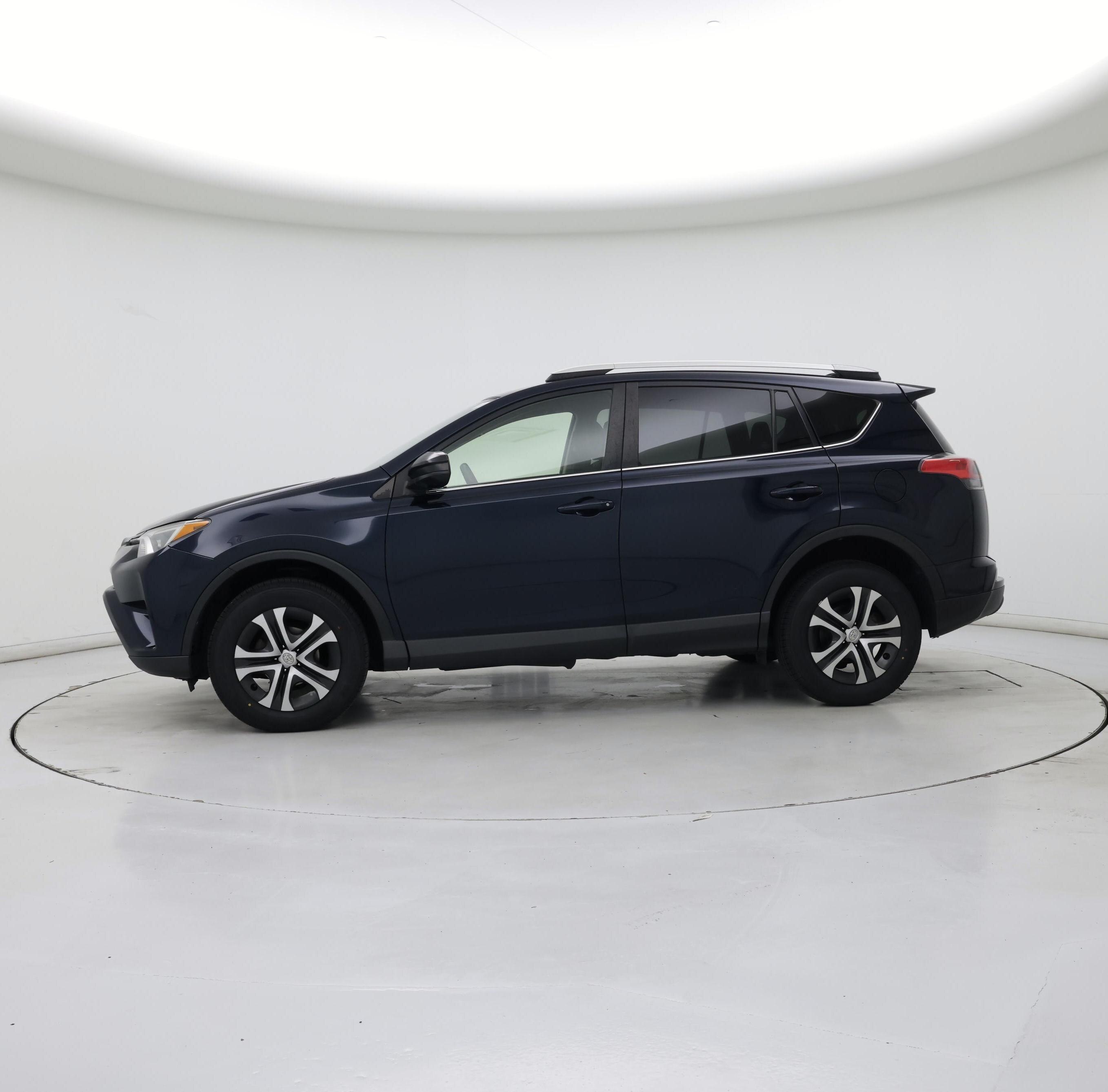 Thumbnail: 2017 Toyota RAV4 - 3