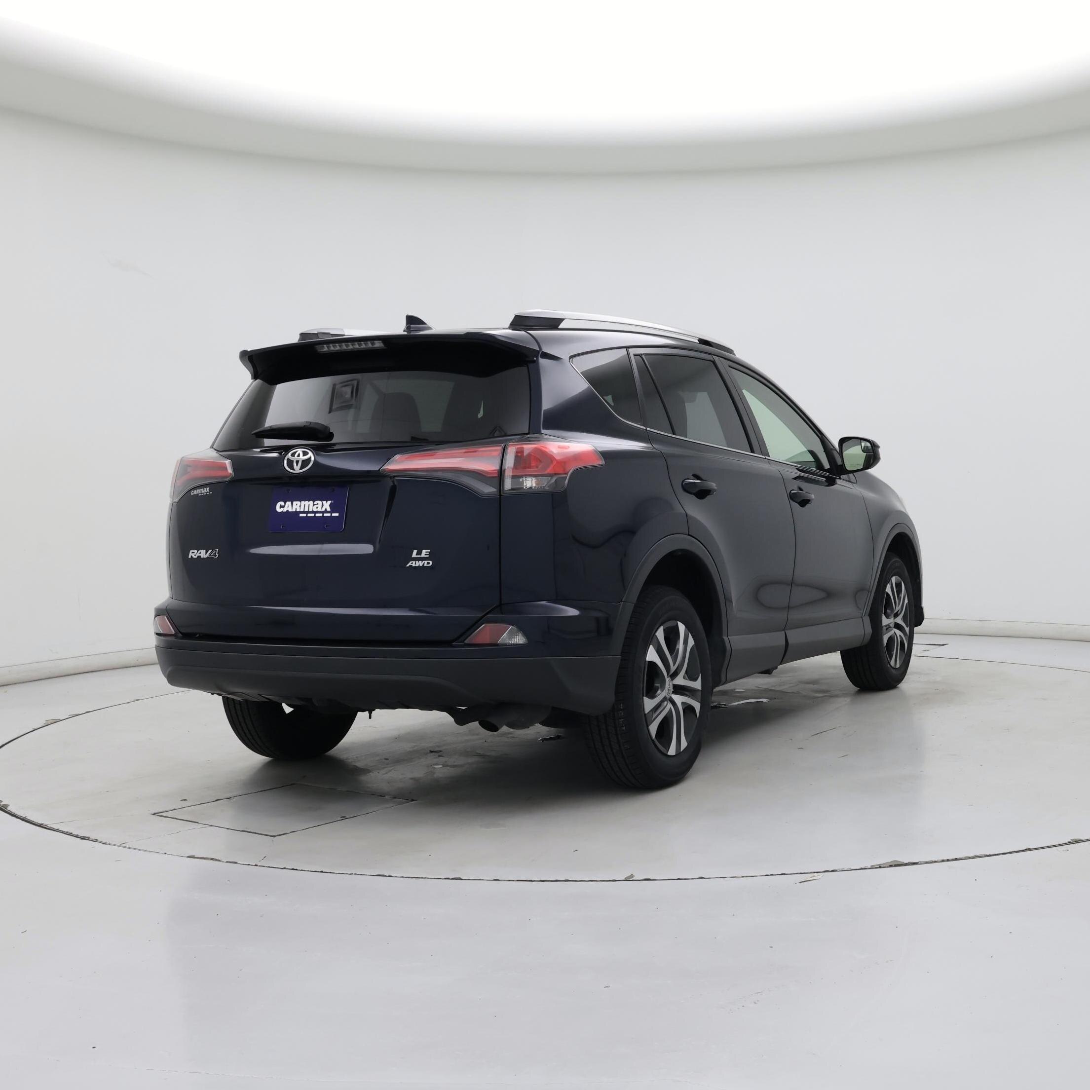 Thumbnail: 2017 Toyota RAV4 - 8