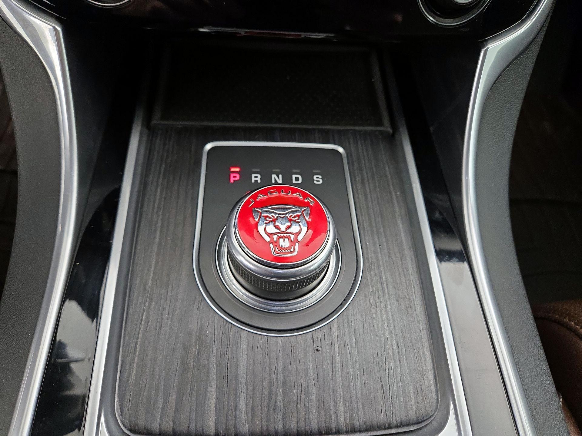 Thumbnail: 2018 Jaguar XF - 18