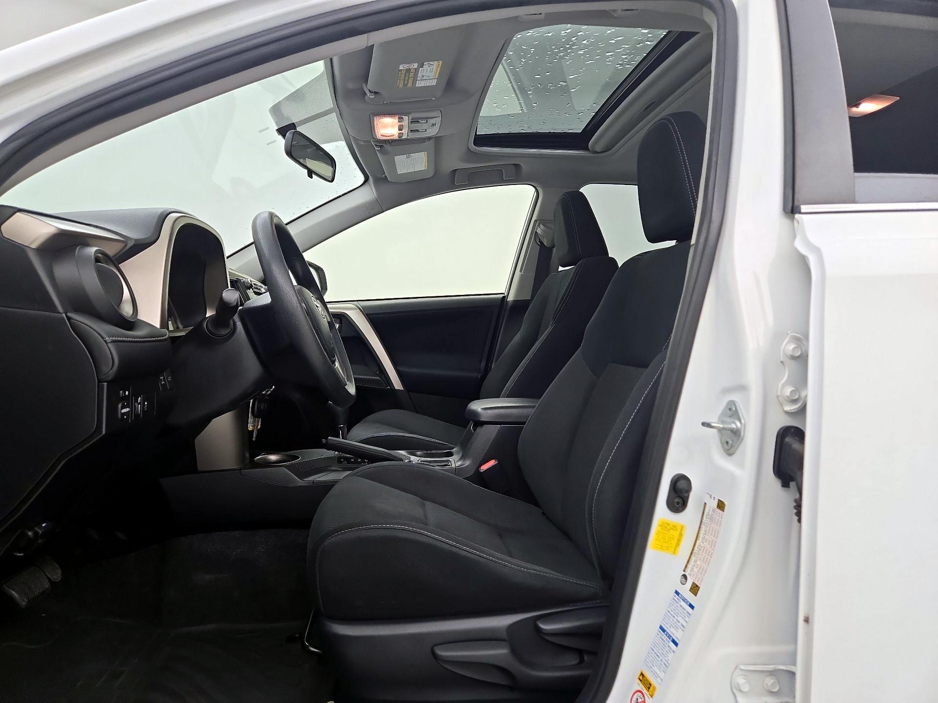 Thumbnail: 2015 Toyota RAV4 - 11