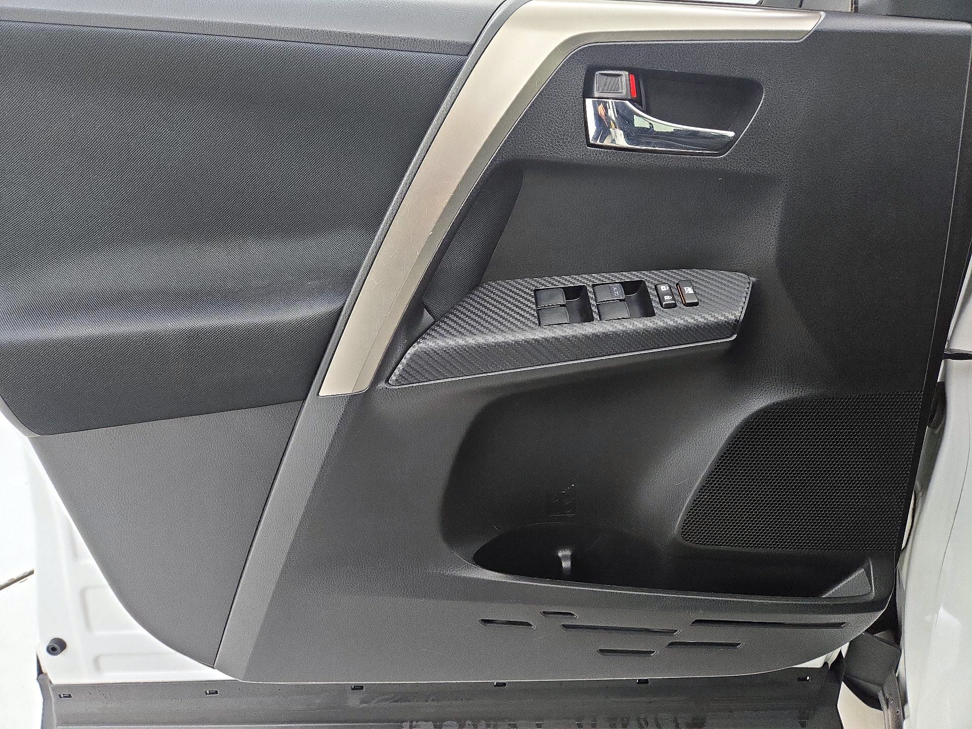 Thumbnail: 2015 Toyota RAV4 - 12