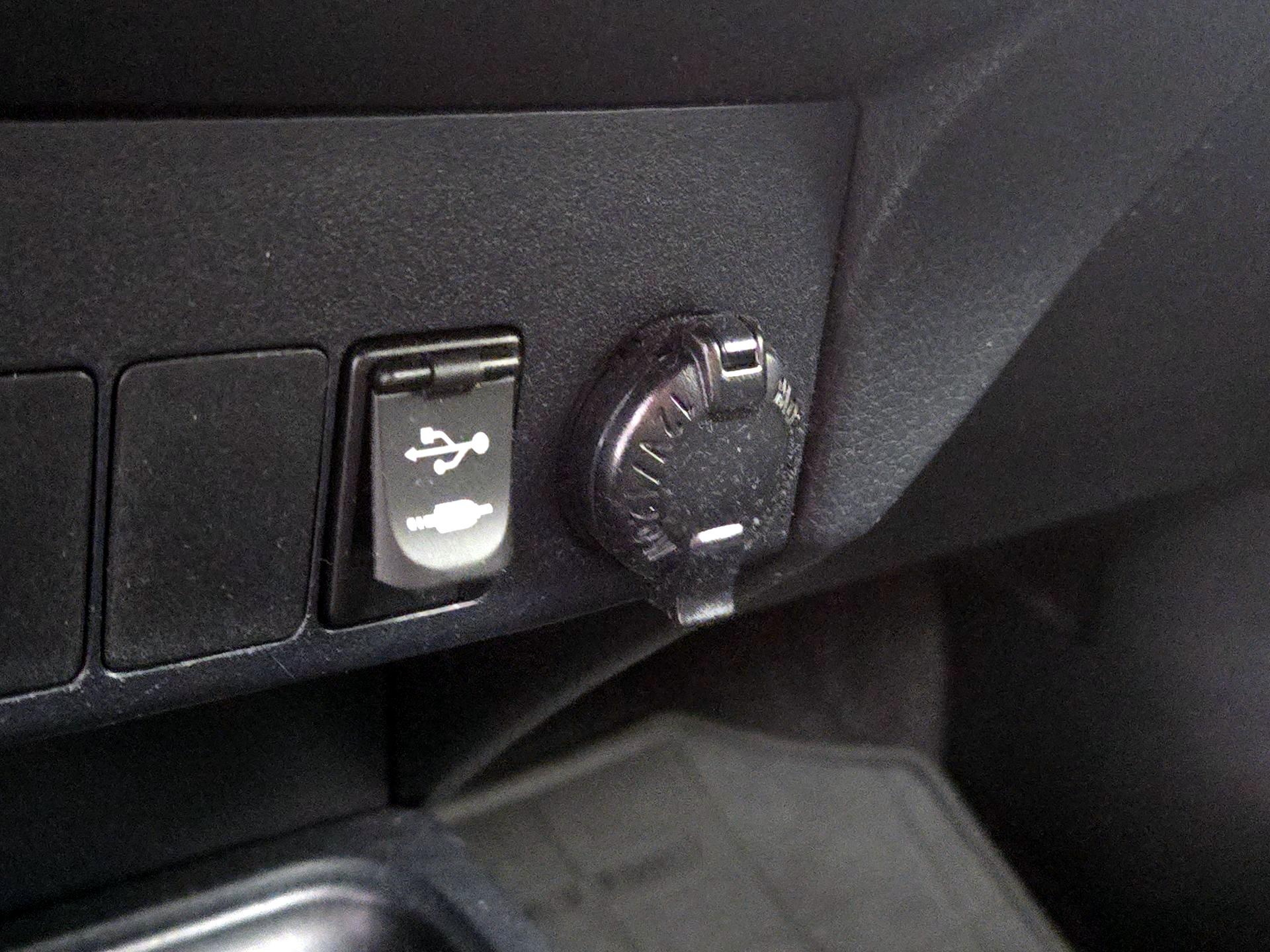 Thumbnail: 2015 Toyota RAV4 - 18