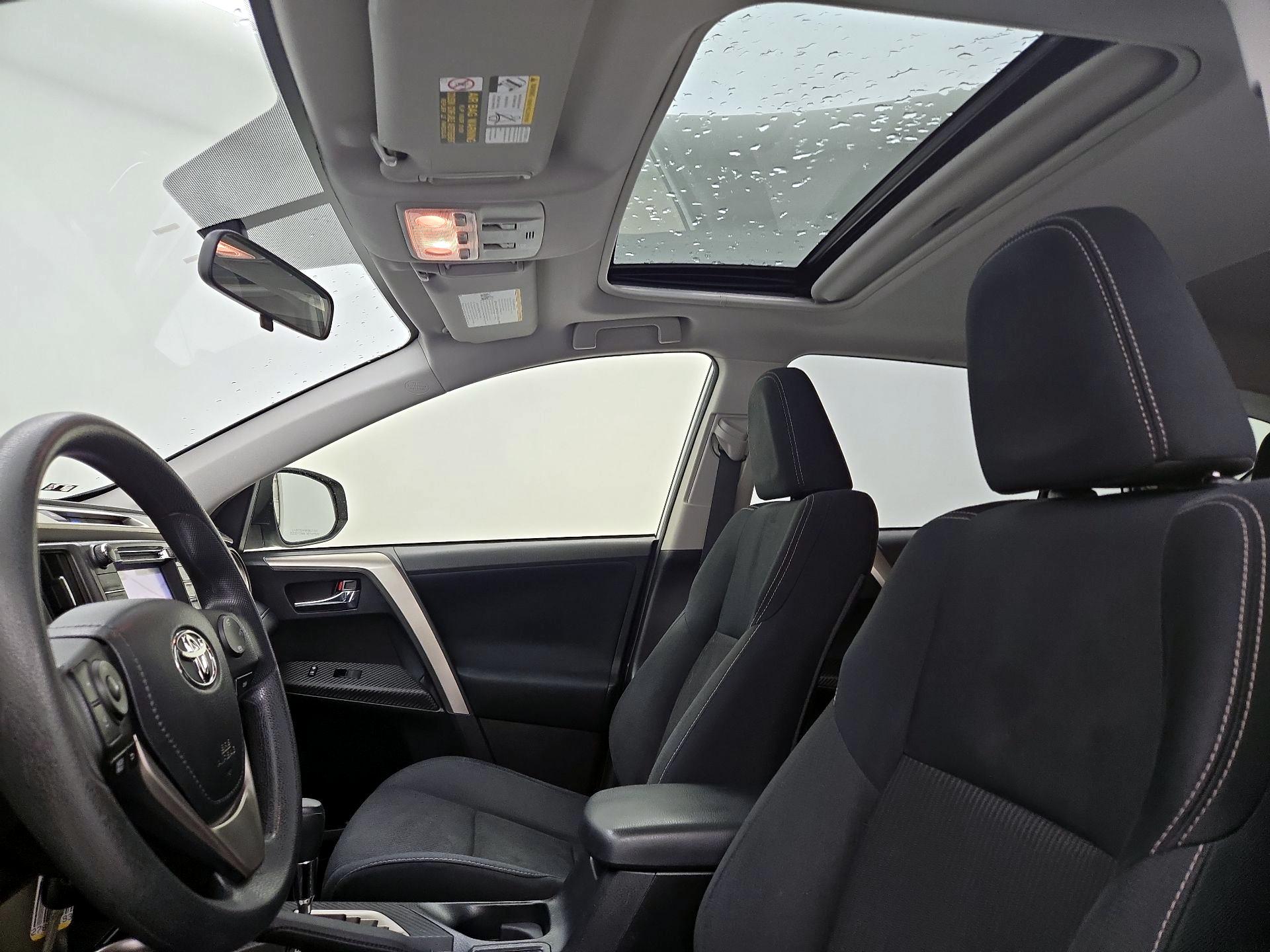 Thumbnail: 2015 Toyota RAV4 - 19