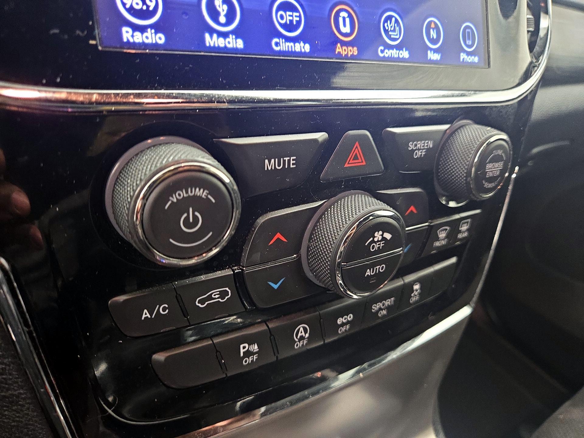 Thumbnail: 2019 Jeep Grand Cherokee - 16