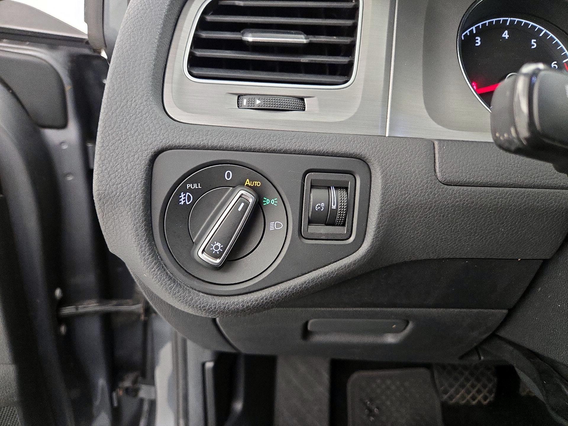 Thumbnail: 2017 Volkswagen Golf - 13