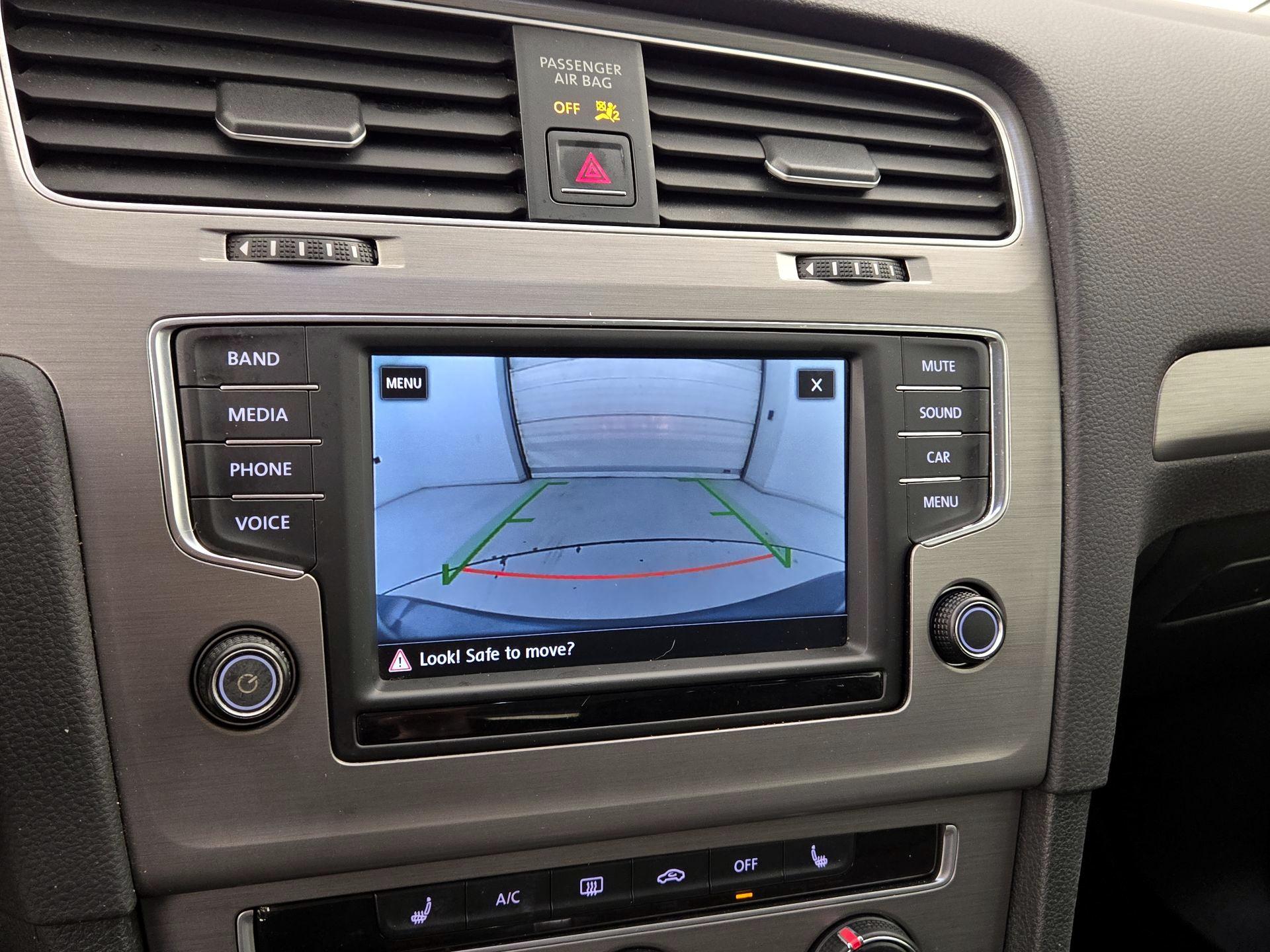 Thumbnail: 2017 Volkswagen Golf - 14