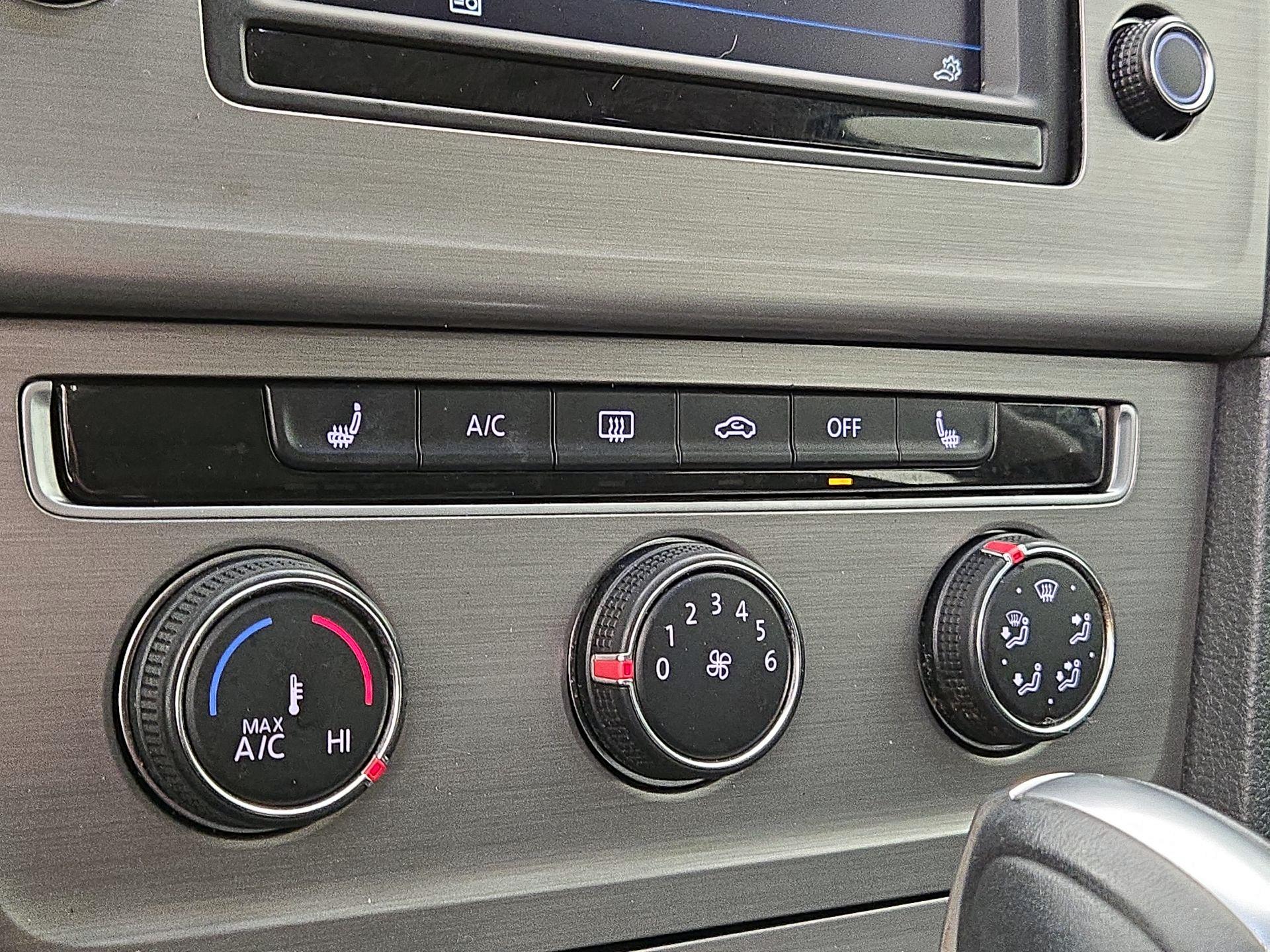 Thumbnail: 2017 Volkswagen Golf - 16