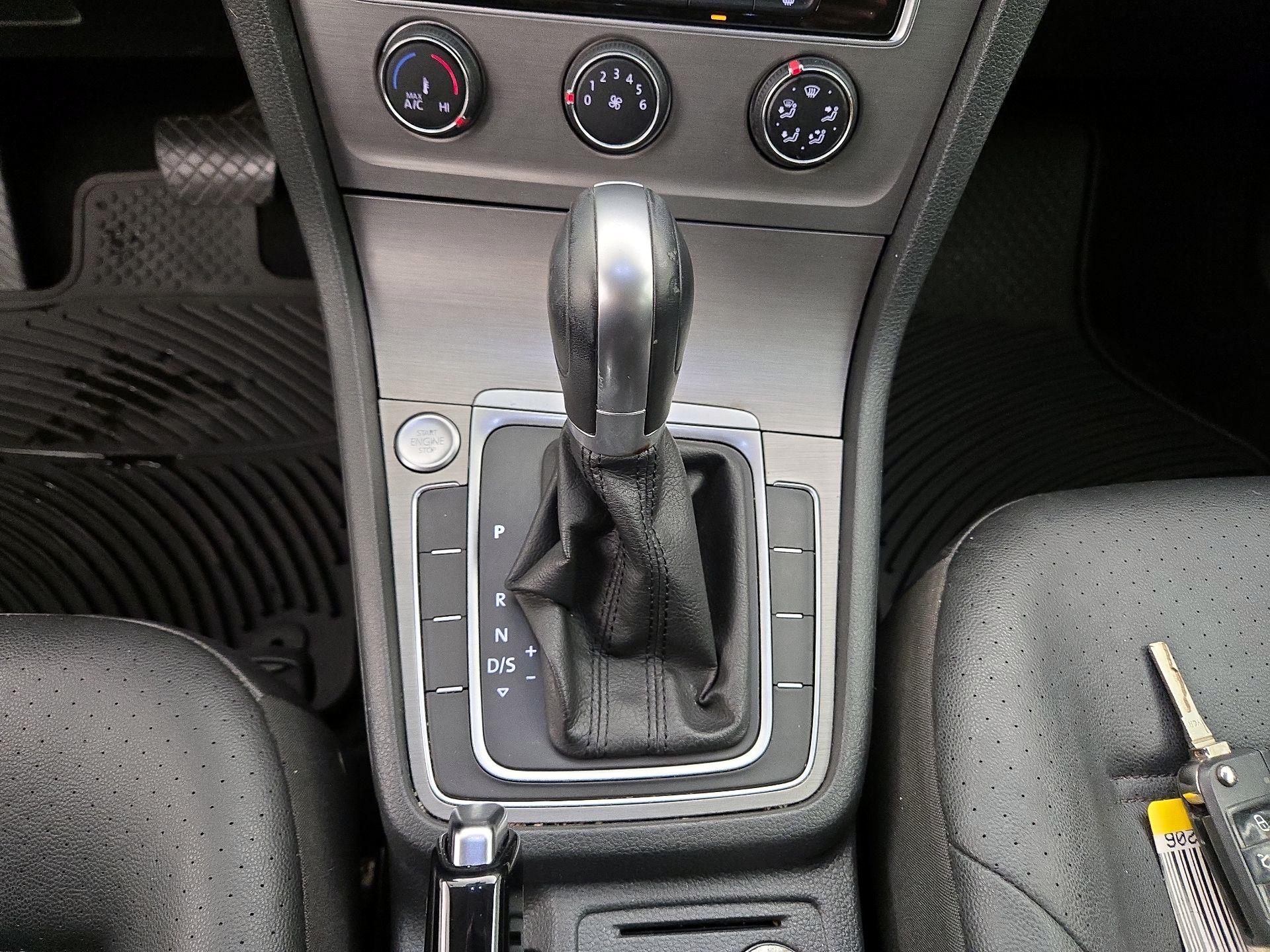 Thumbnail: 2017 Volkswagen Golf - 17