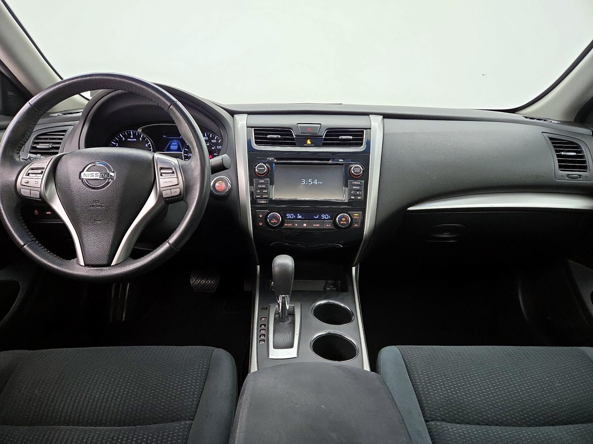 Thumbnail: 2015 Nissan Altima - 9