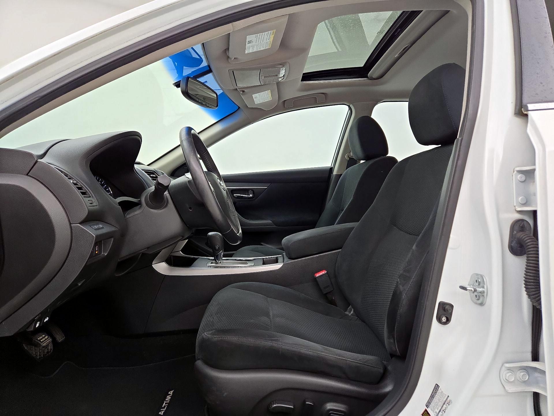 Thumbnail: 2015 Nissan Altima - 11