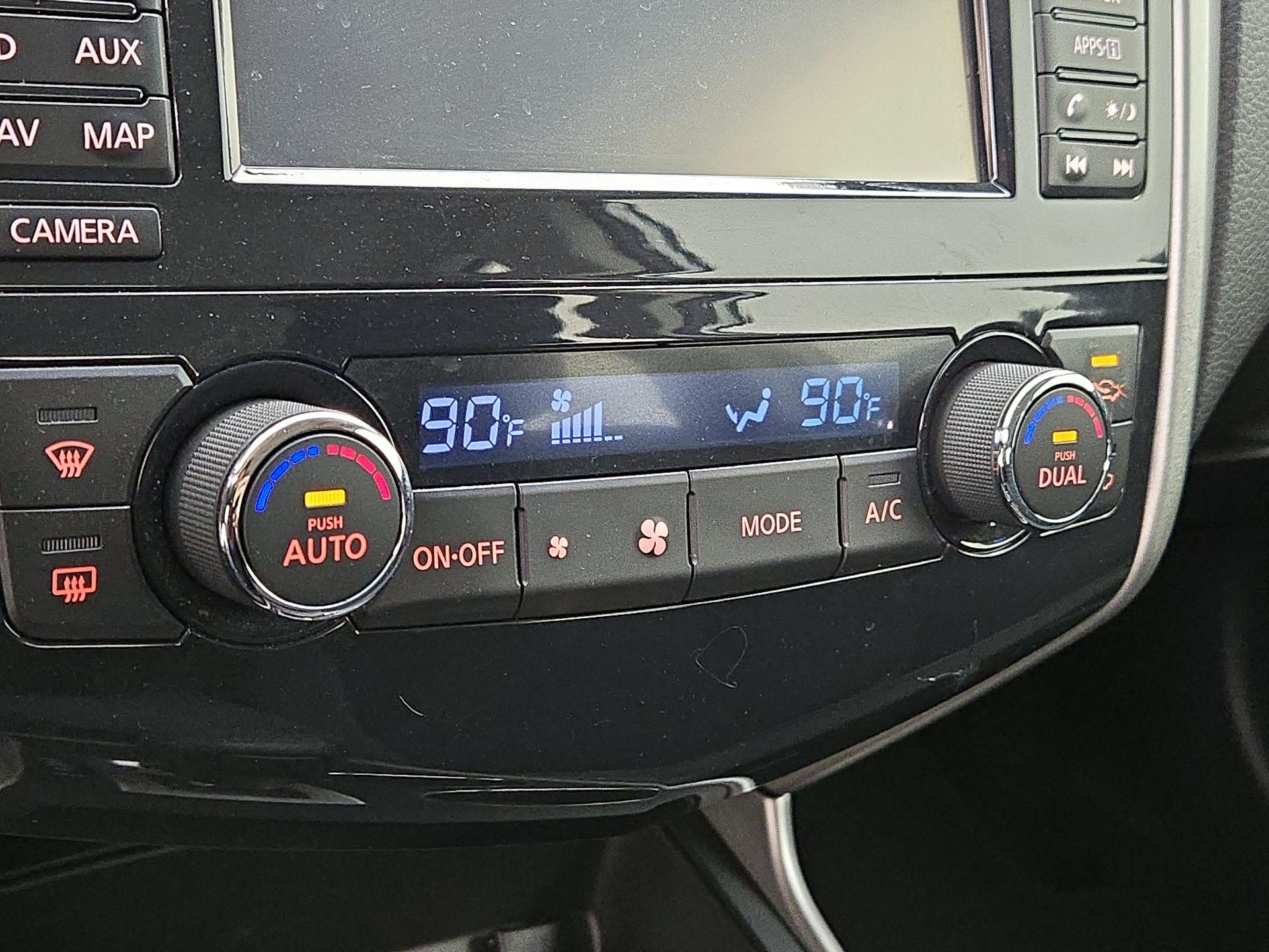 Thumbnail: 2015 Nissan Altima - 16