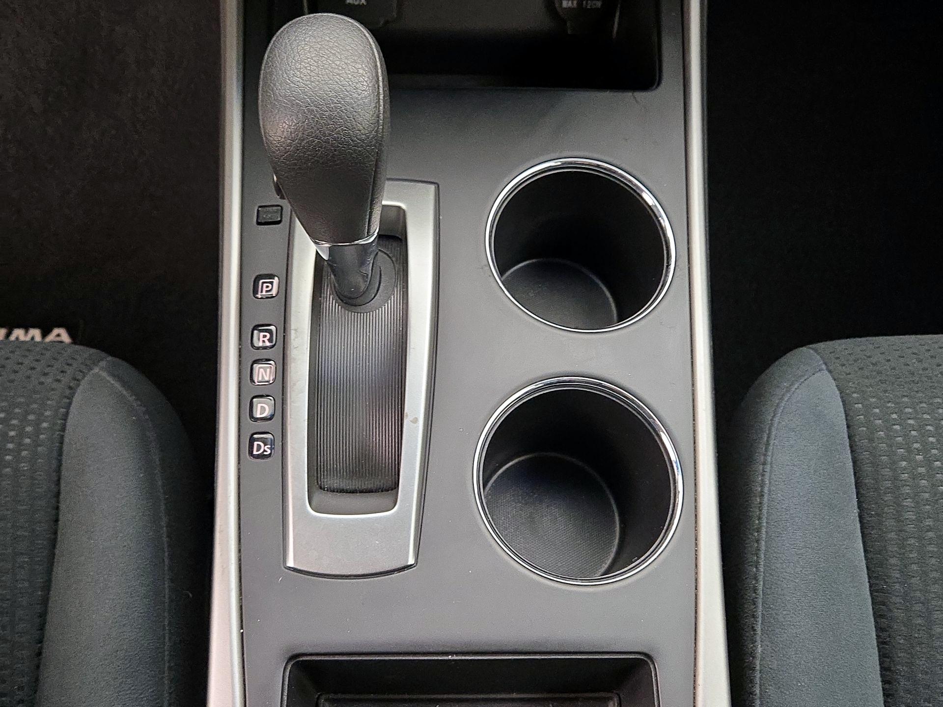 Thumbnail: 2015 Nissan Altima - 17