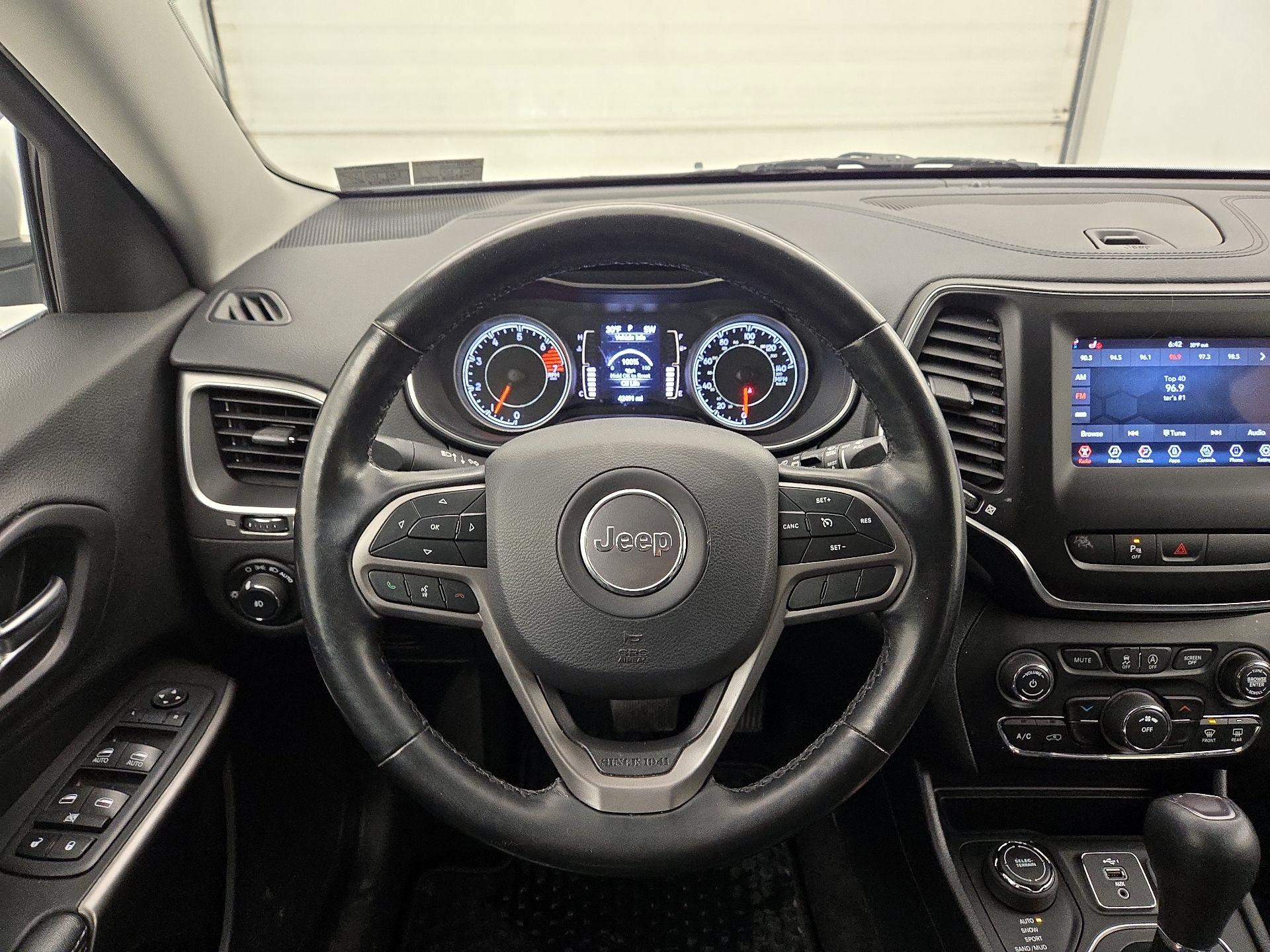 Thumbnail: 2020 Jeep Cherokee - 10