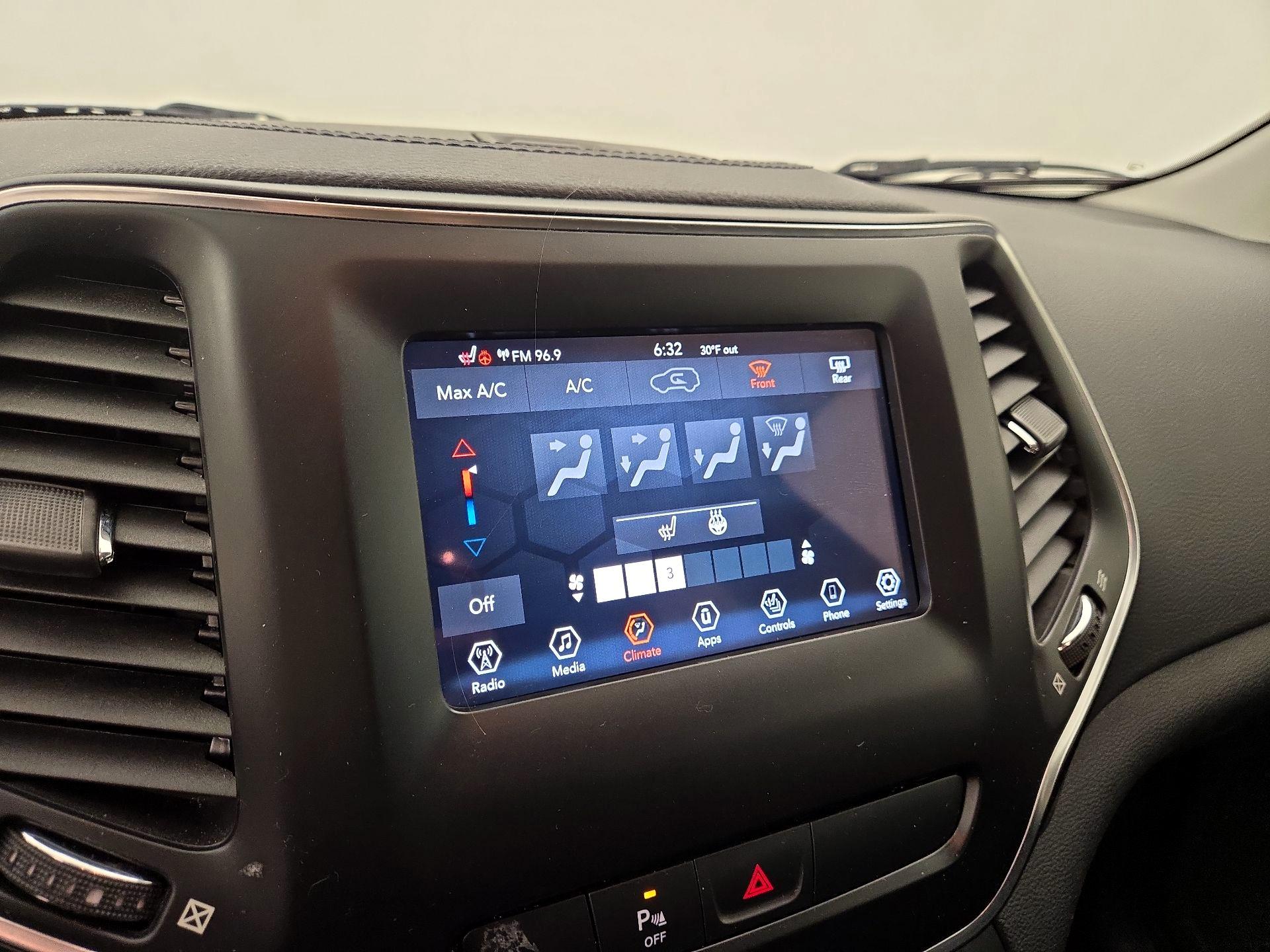 Thumbnail: 2020 Jeep Cherokee - 16