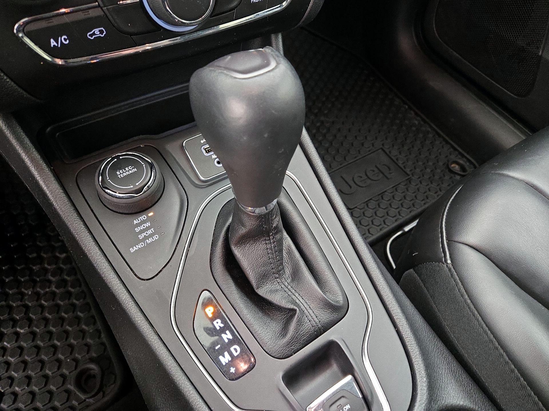 Thumbnail: 2020 Jeep Cherokee - 17