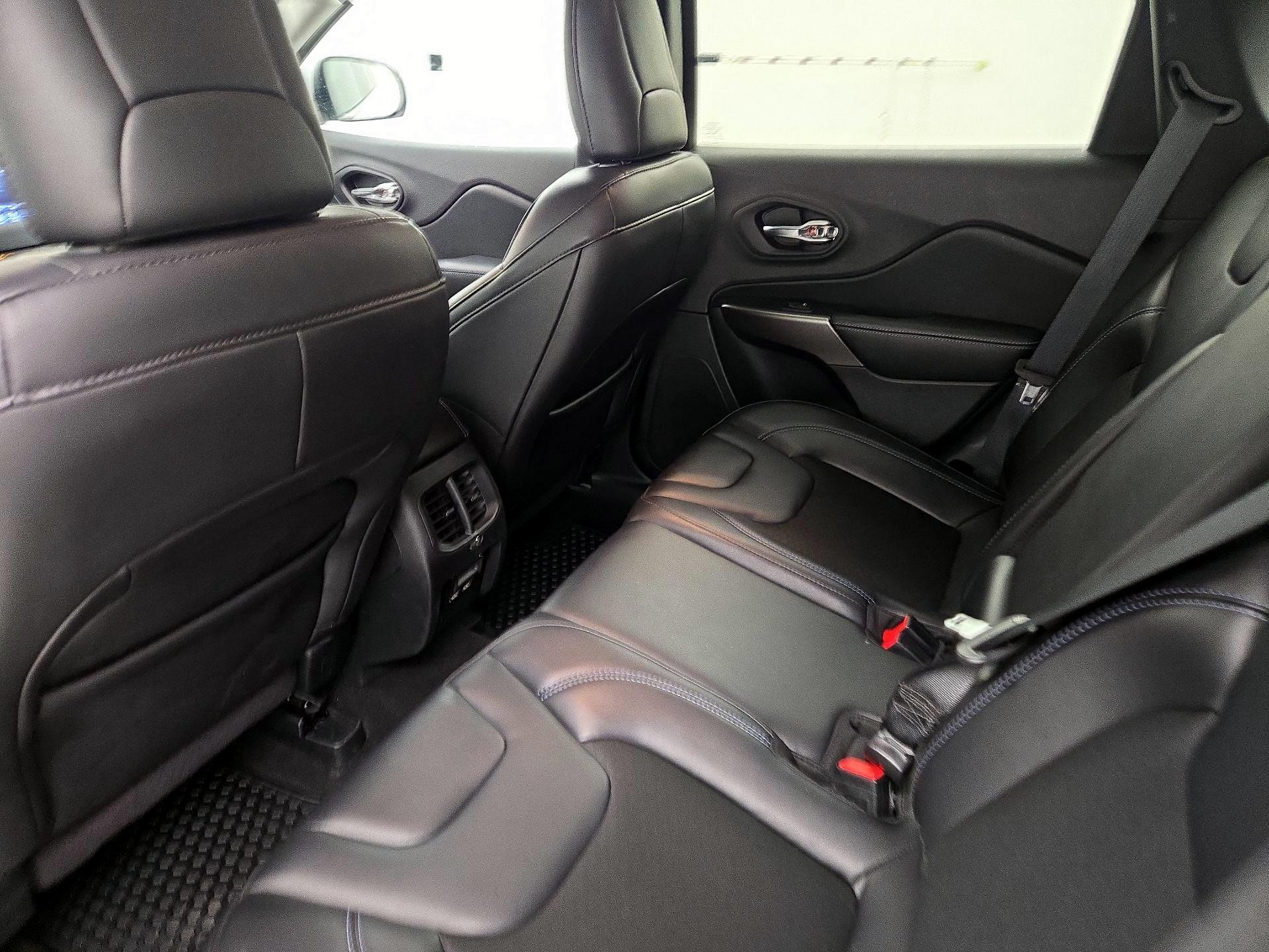 Thumbnail: 2020 Jeep Cherokee - 19