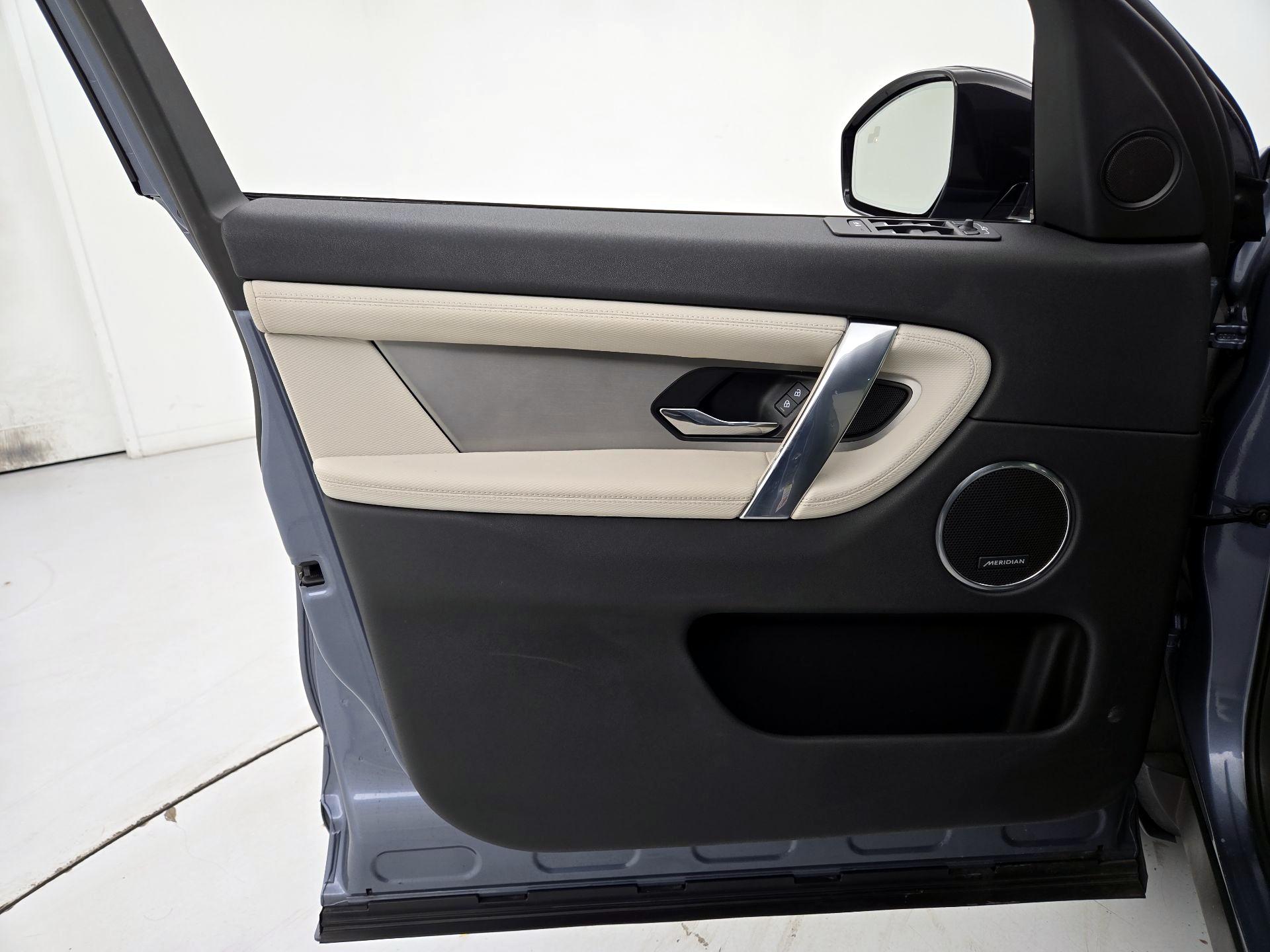 Thumbnail: 2023 Land Rover Discovery Sport - 12