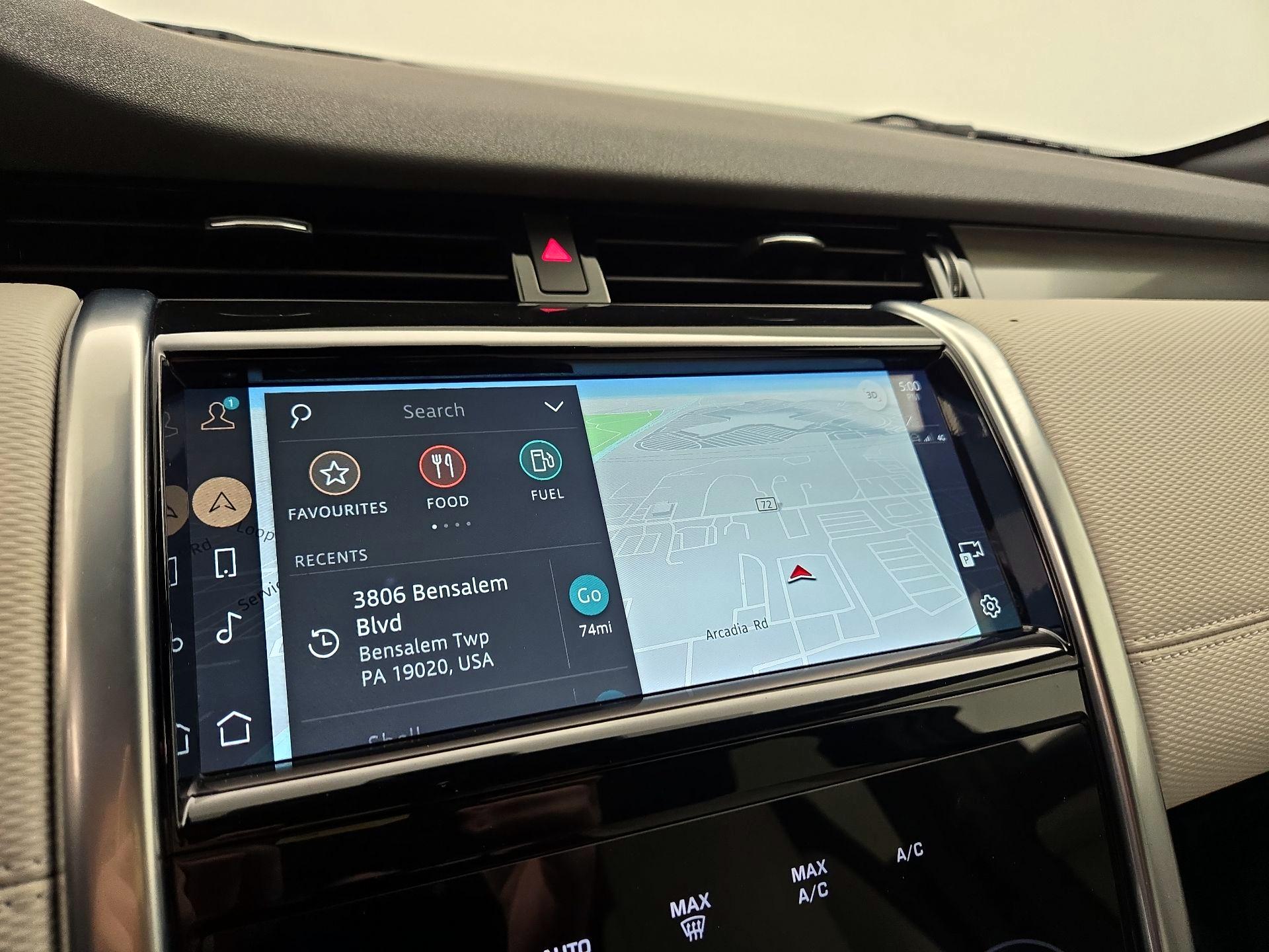 Thumbnail: 2023 Land Rover Discovery Sport - 14