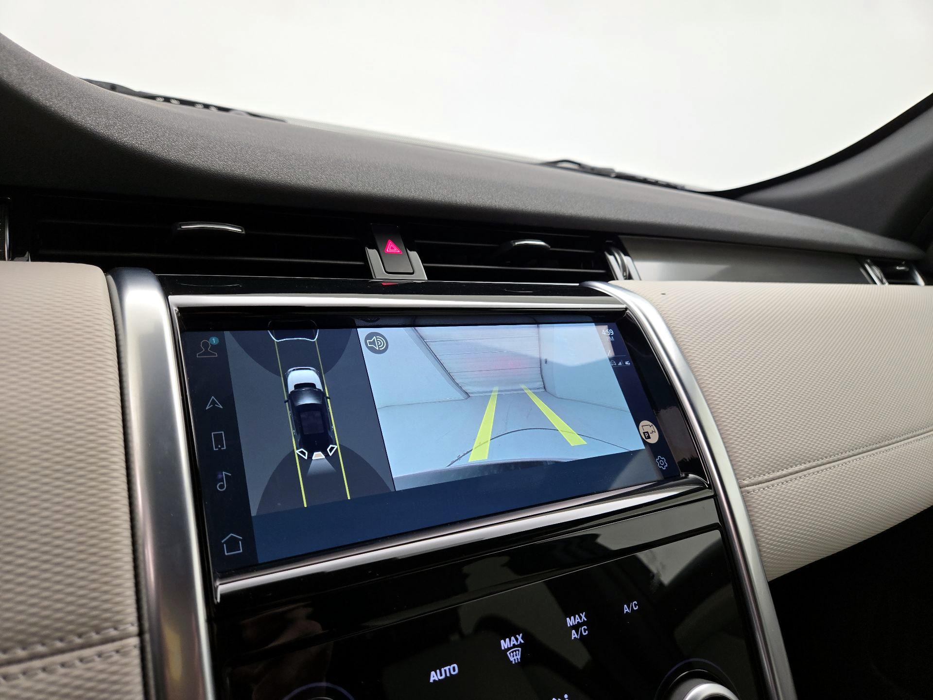 Thumbnail: 2023 Land Rover Discovery Sport - 15