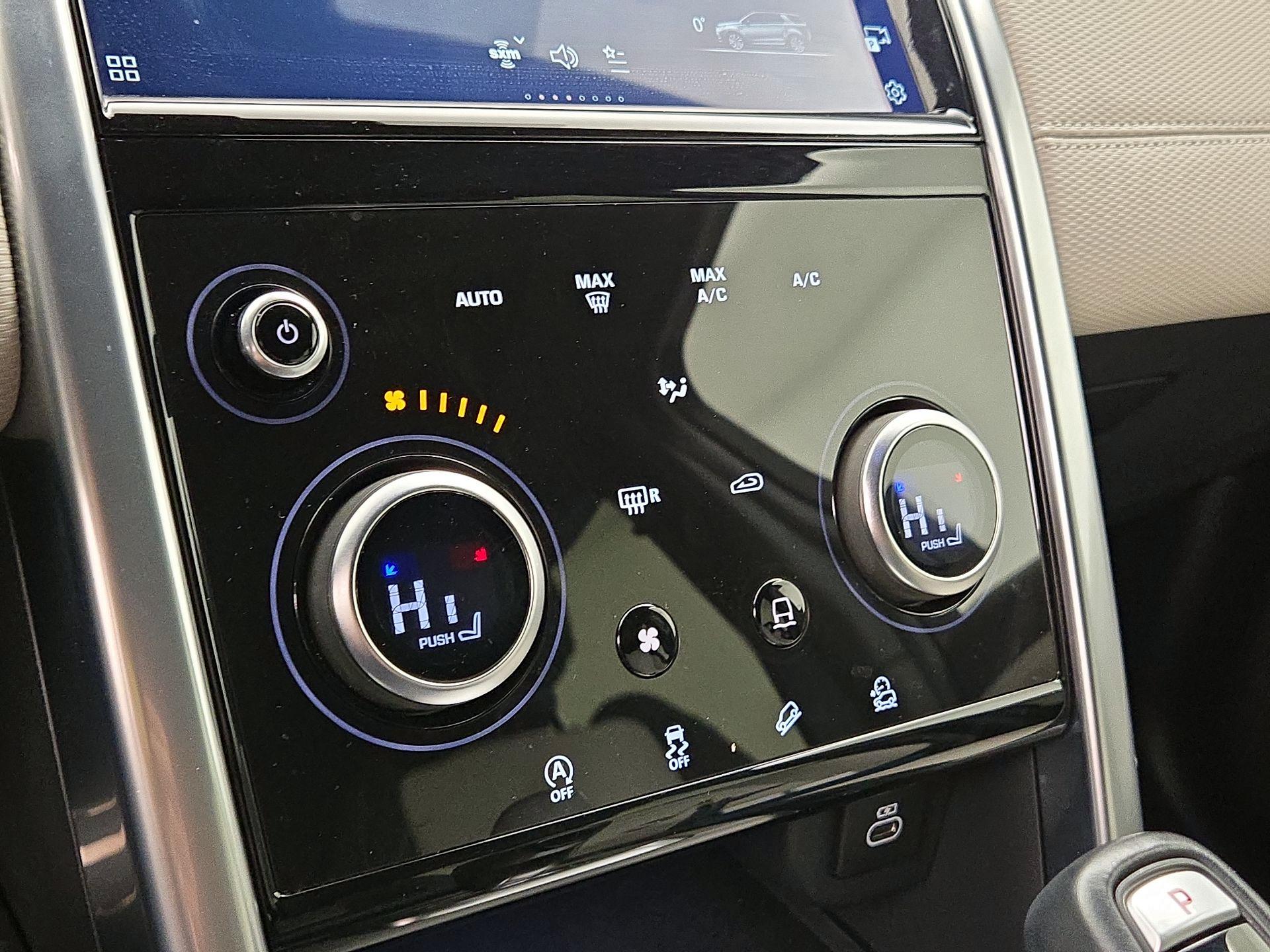 Thumbnail: 2023 Land Rover Discovery Sport - 17