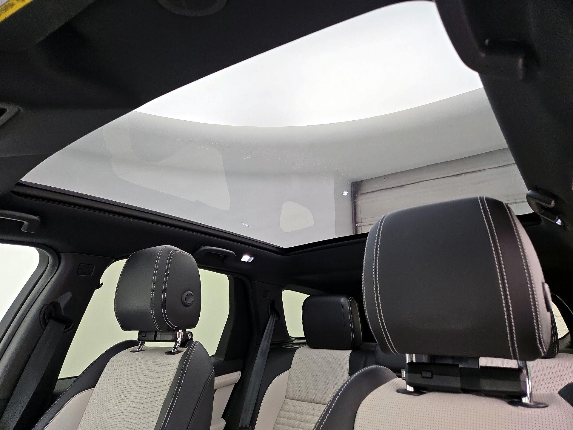 Thumbnail: 2023 Land Rover Discovery Sport - 20