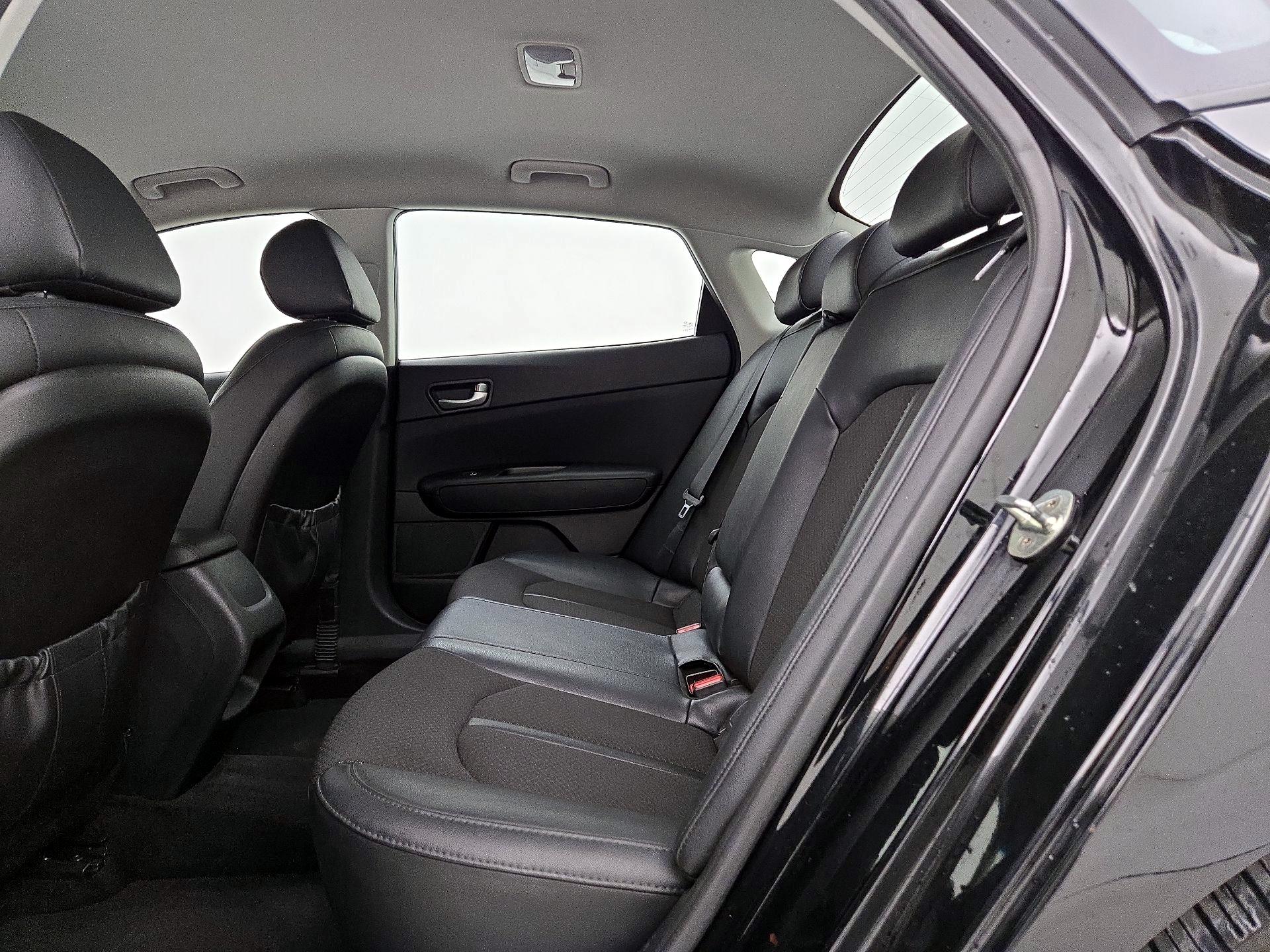 Thumbnail: 2018 Kia Optima - 18