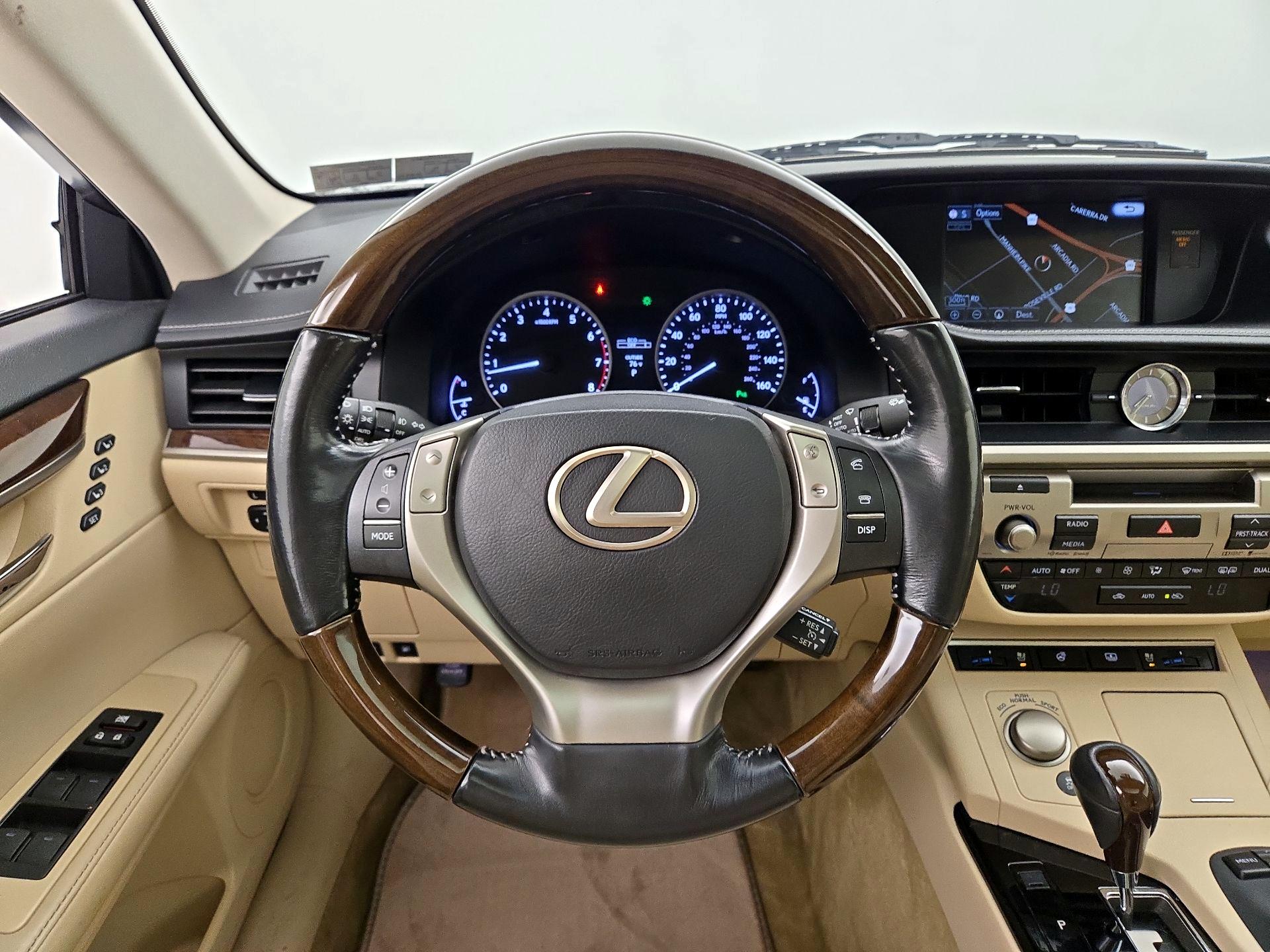 Thumbnail: 2015 Lexus ES - 10
