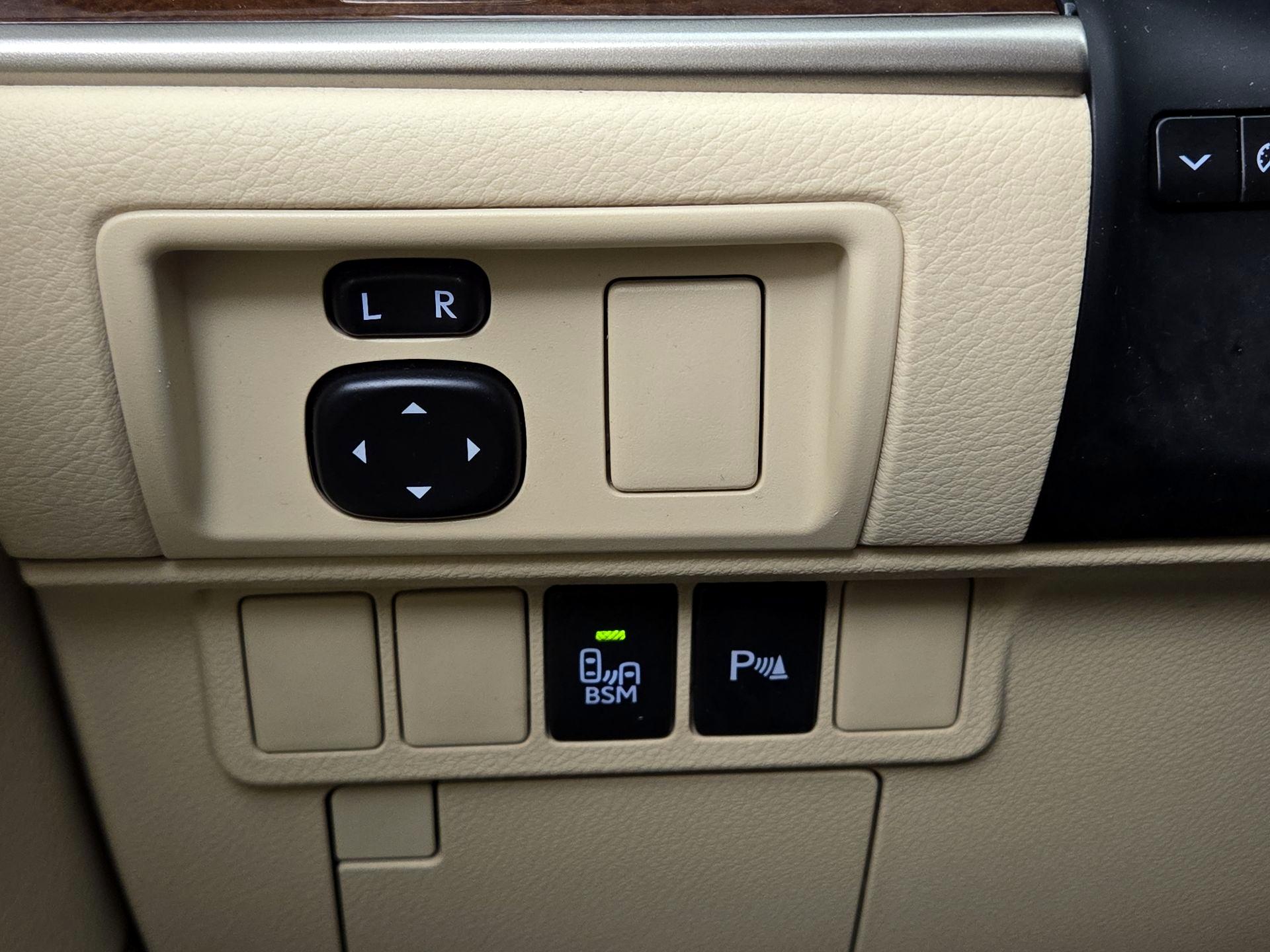 Thumbnail: 2015 Lexus ES - 13