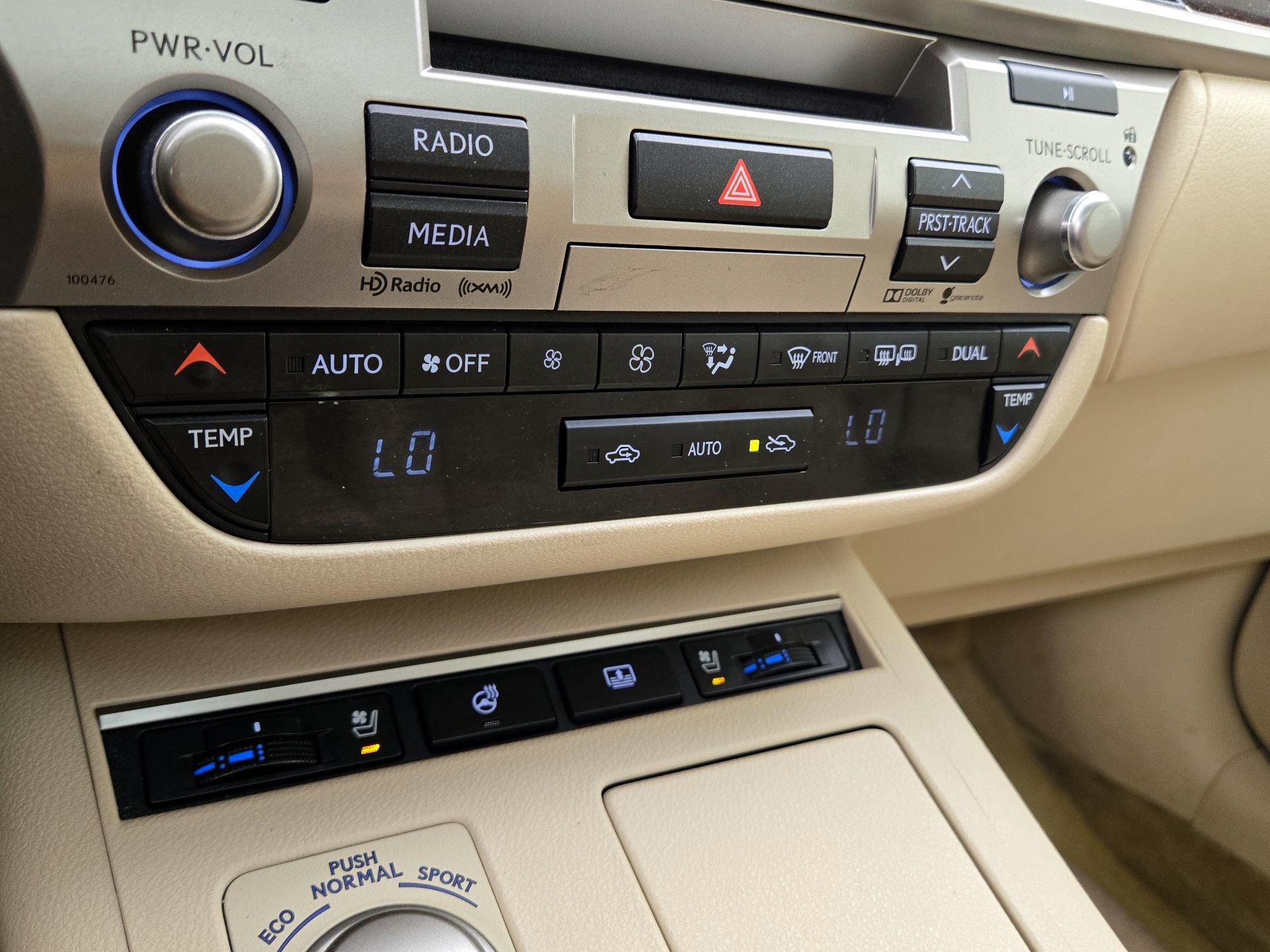 Thumbnail: 2015 Lexus ES - 17