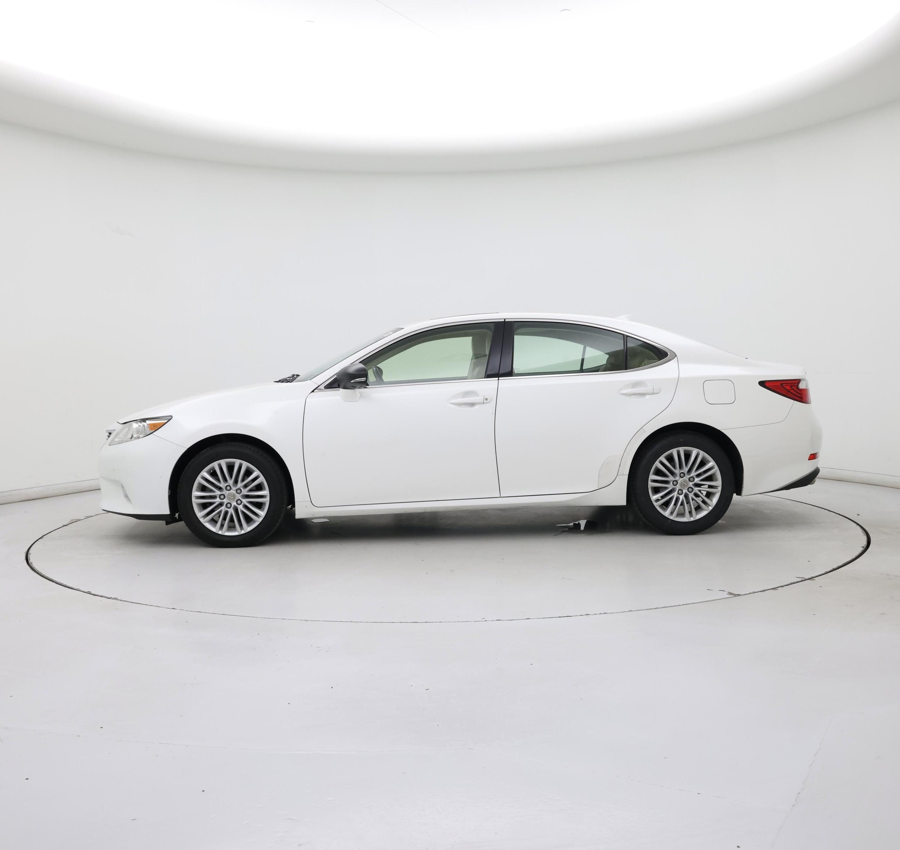 Thumbnail: 2015 Lexus ES - 3